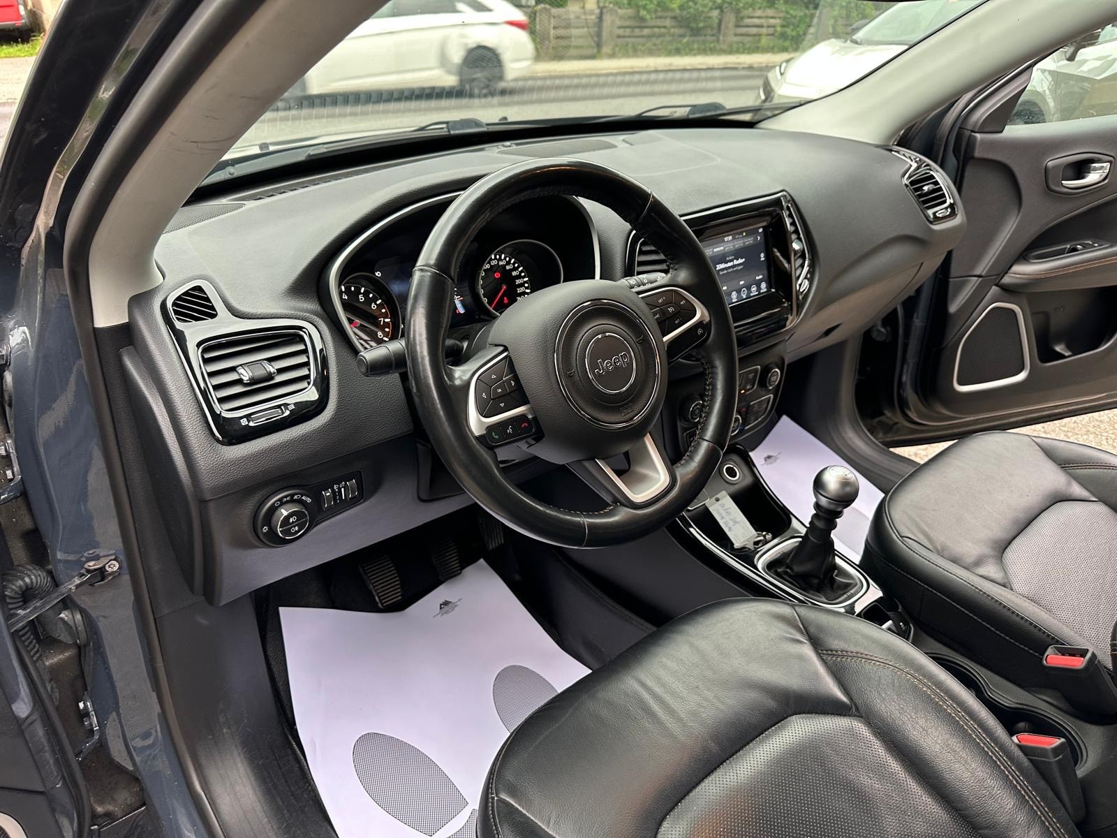 JEEP Compass 1.4 Turbo Limited-image-9