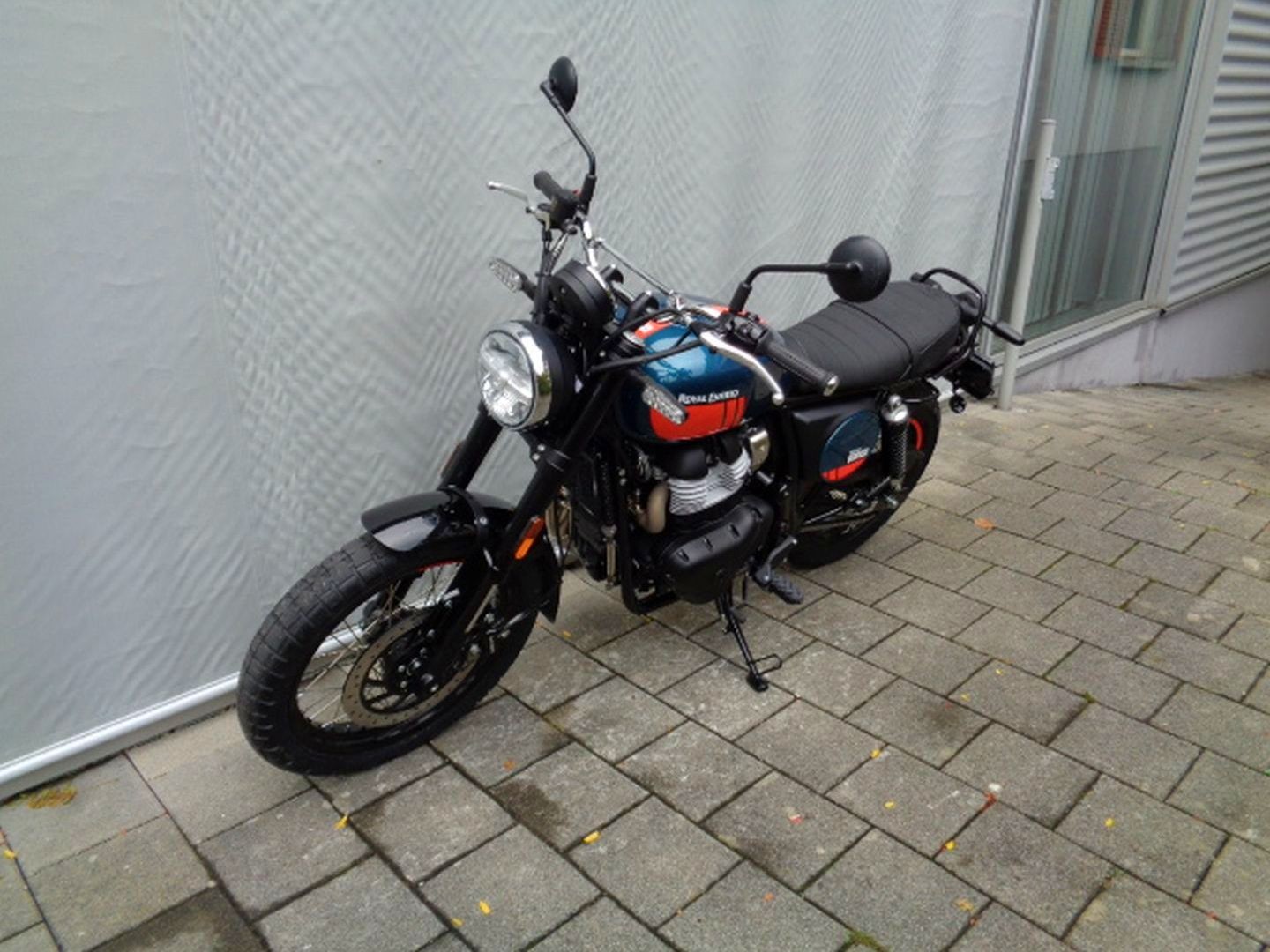 ROYAL ENFIELD BEAR 650-showroom-element-1