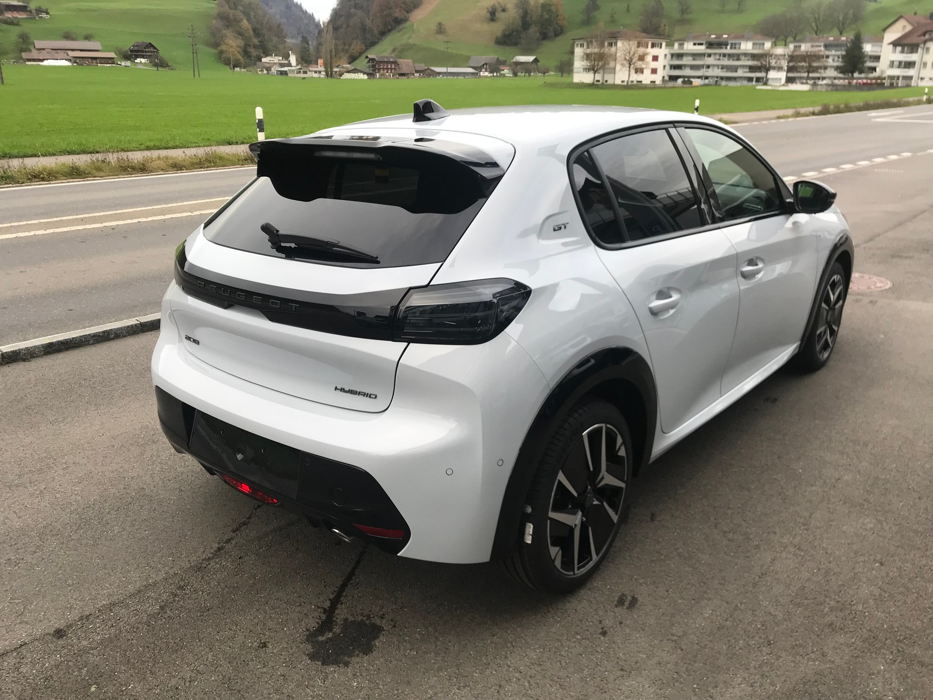 PEUGEOT 208 1.2 MHEV 110 GT-showroom-element-3