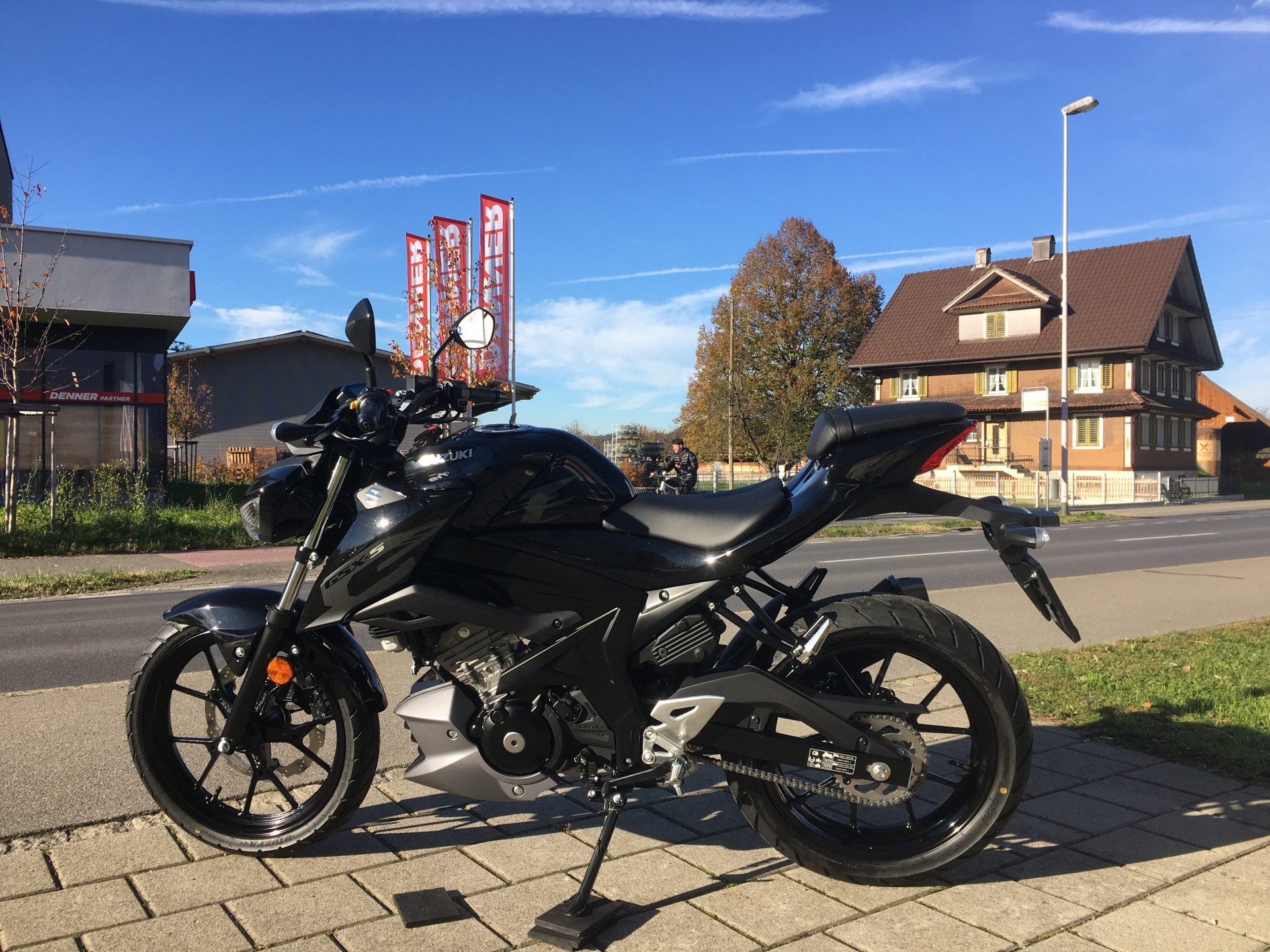 SUZUKI GSX-S 125-showroom-element-2