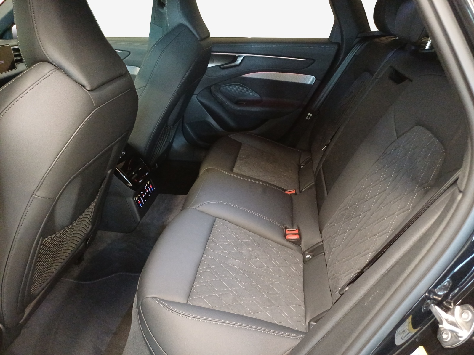 AUDI A6 Avant TFSI quattro 270 kW S tronic-image-11