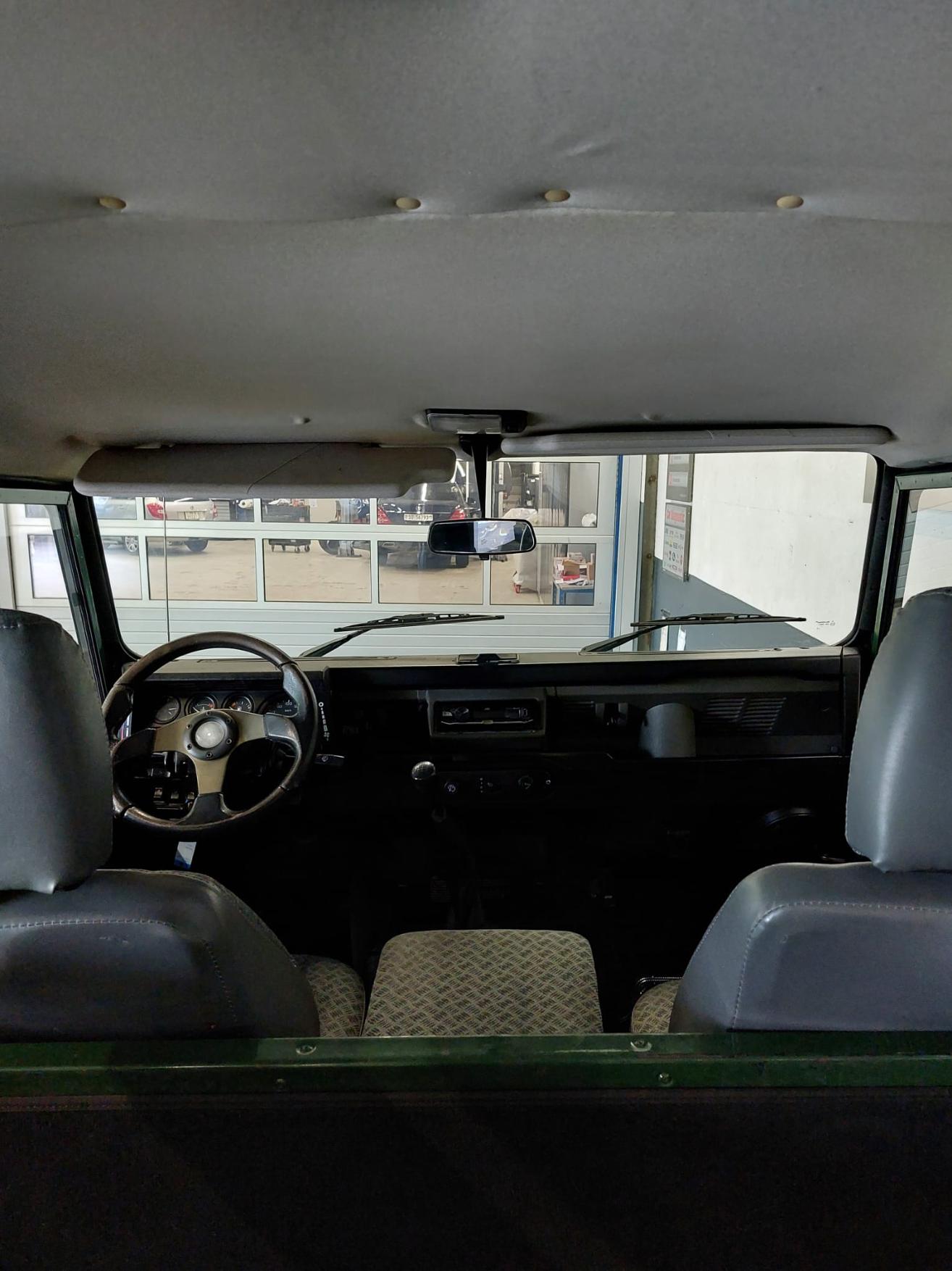 LAND ROVER Defender 90 2.5 Tdi St.Wagon-image-13