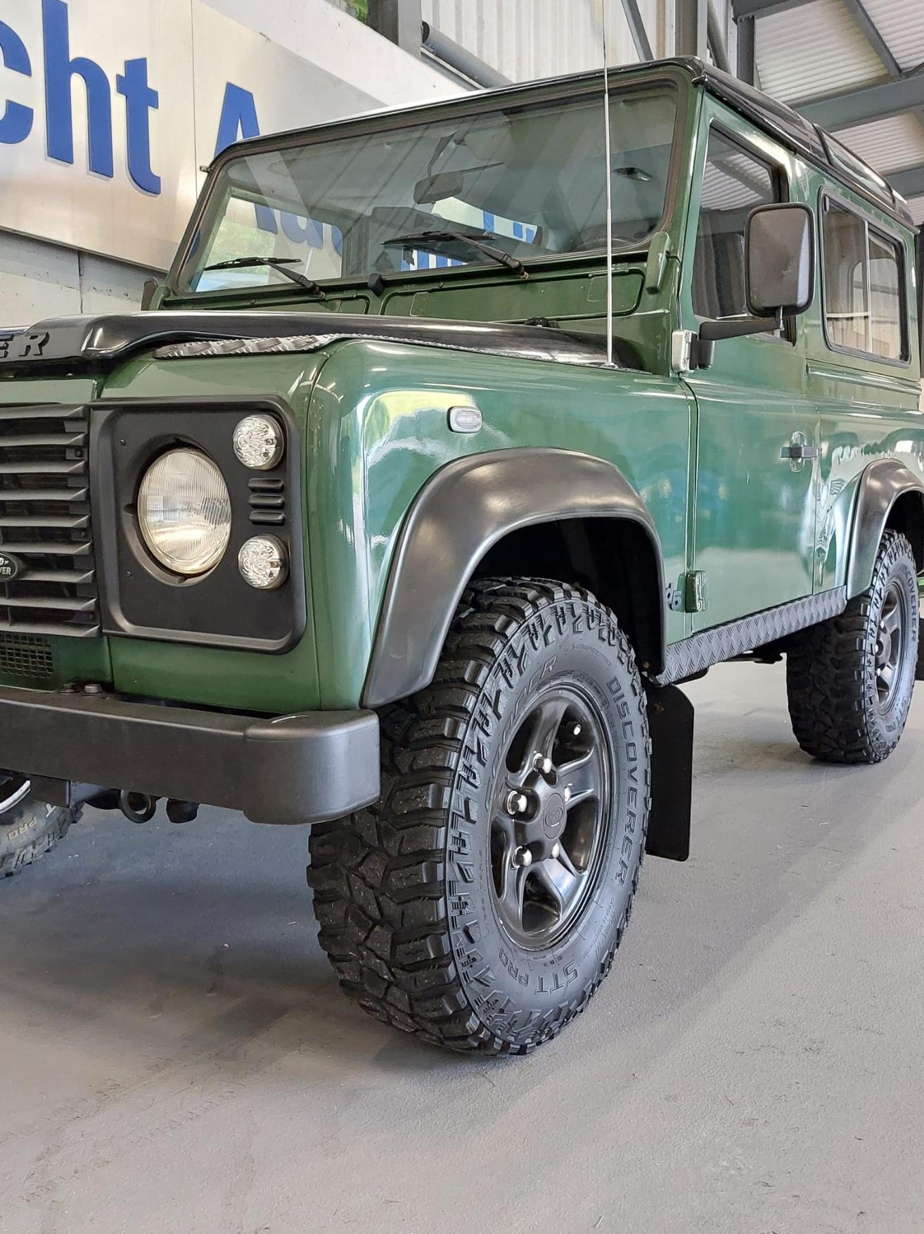LAND ROVER Defender 90 2.5 Tdi St.Wagon-image-3