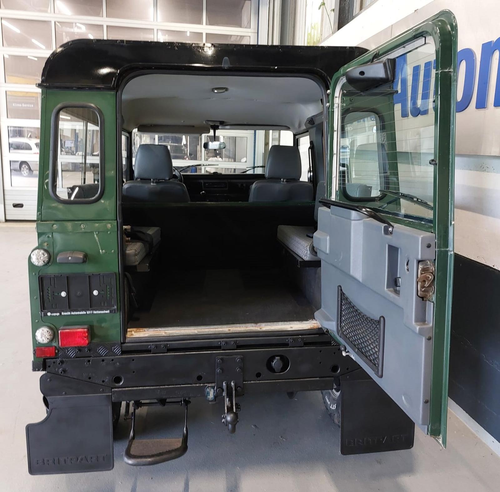 LAND ROVER Defender 90 2.5 Tdi St.Wagon-image-8