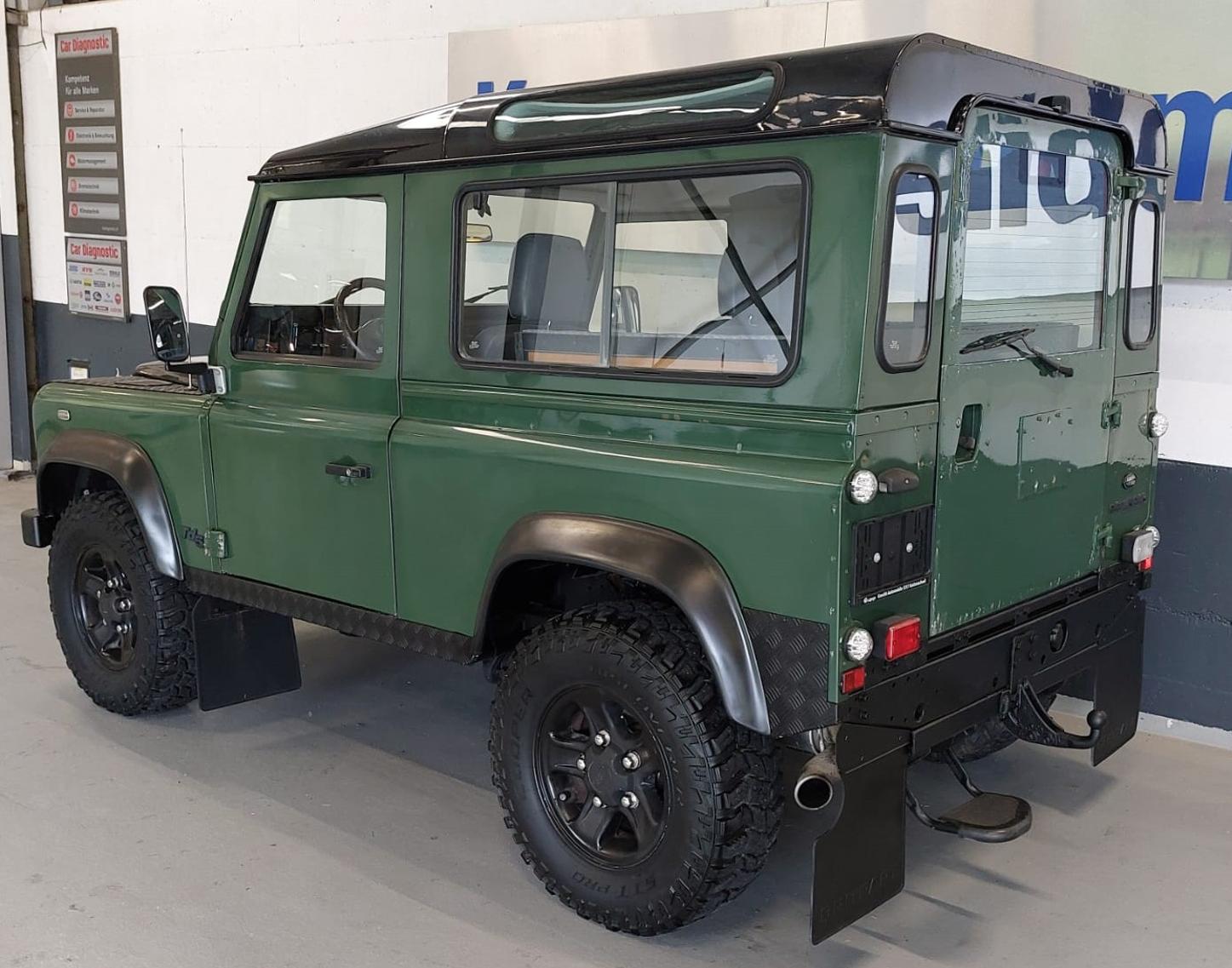 LAND ROVER Defender 90 2.5 Tdi St.Wagon-image-6
