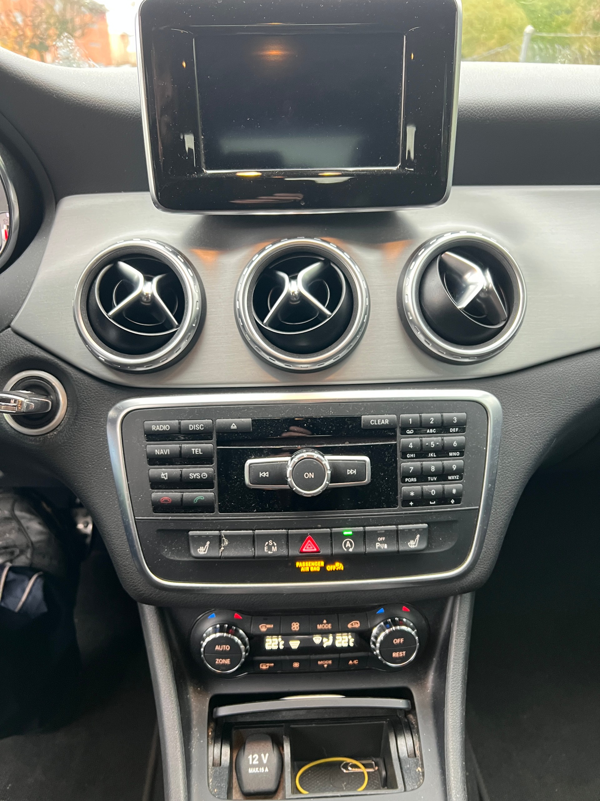 MERCEDES-BENZ GLA 200 AMG Line 7G-DCT-image-2