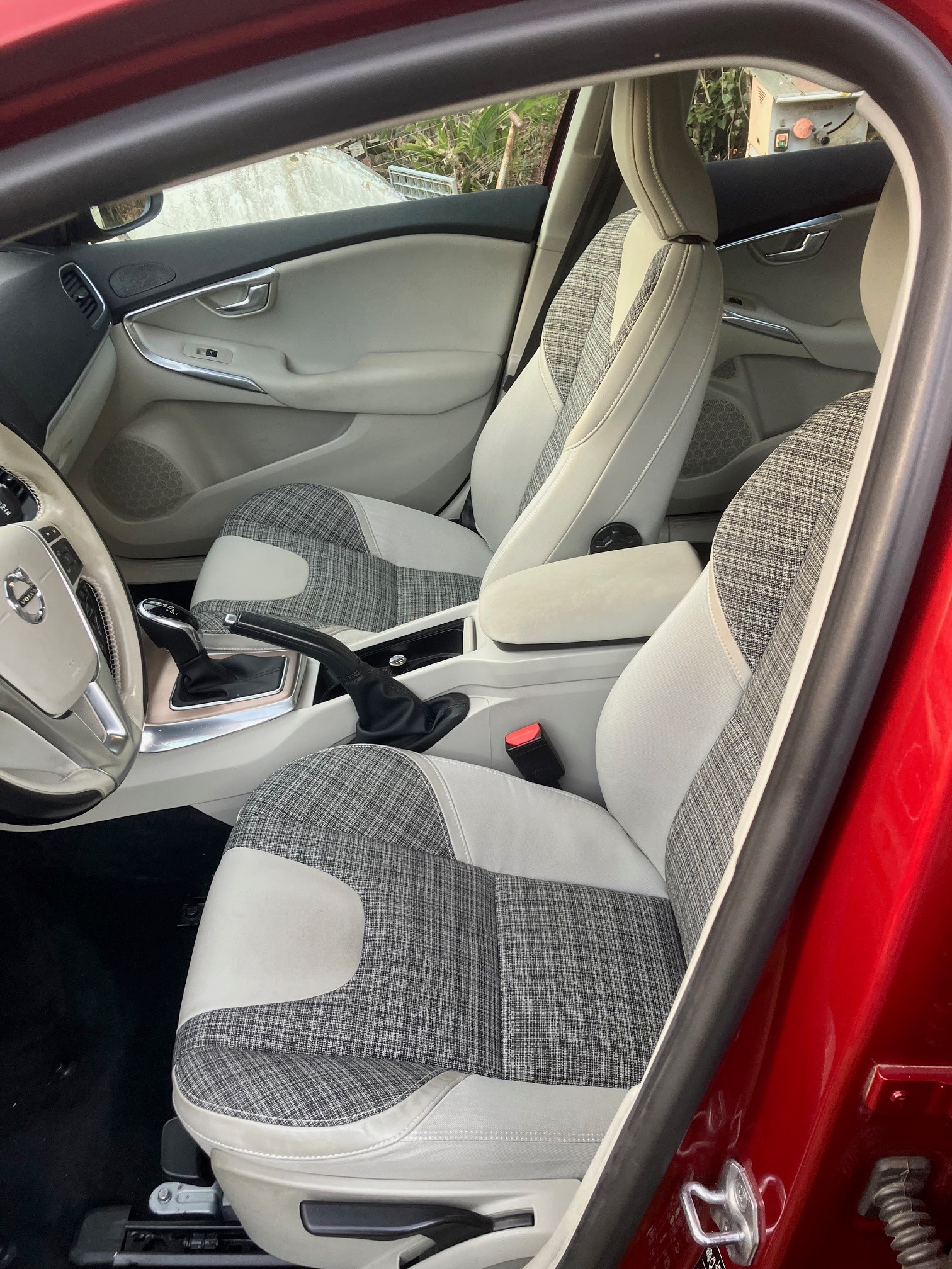 VOLVO V40 Cross Country D3-image-4