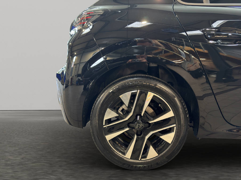 PEUGEOT 208 1.2 Hybrid Allure Premium-image-12