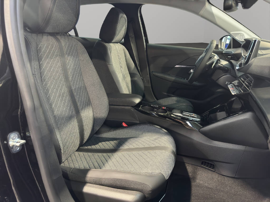 PEUGEOT 208 1.2 Hybrid Allure Premium-image-9