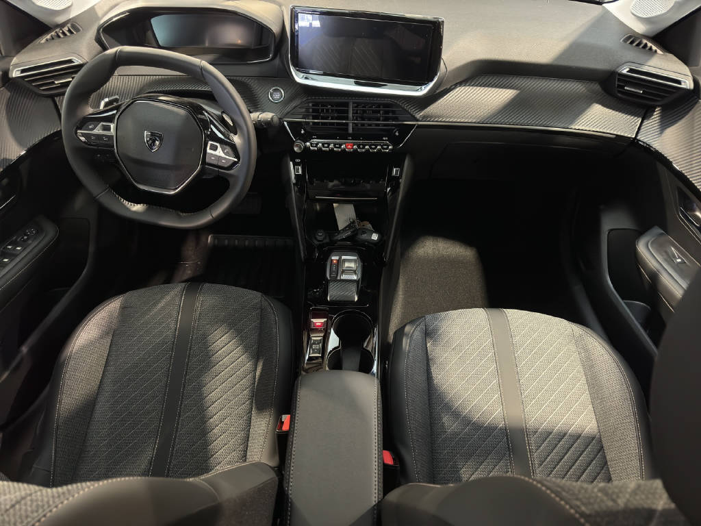 PEUGEOT 208 1.2 Hybrid Allure Premium-image-8