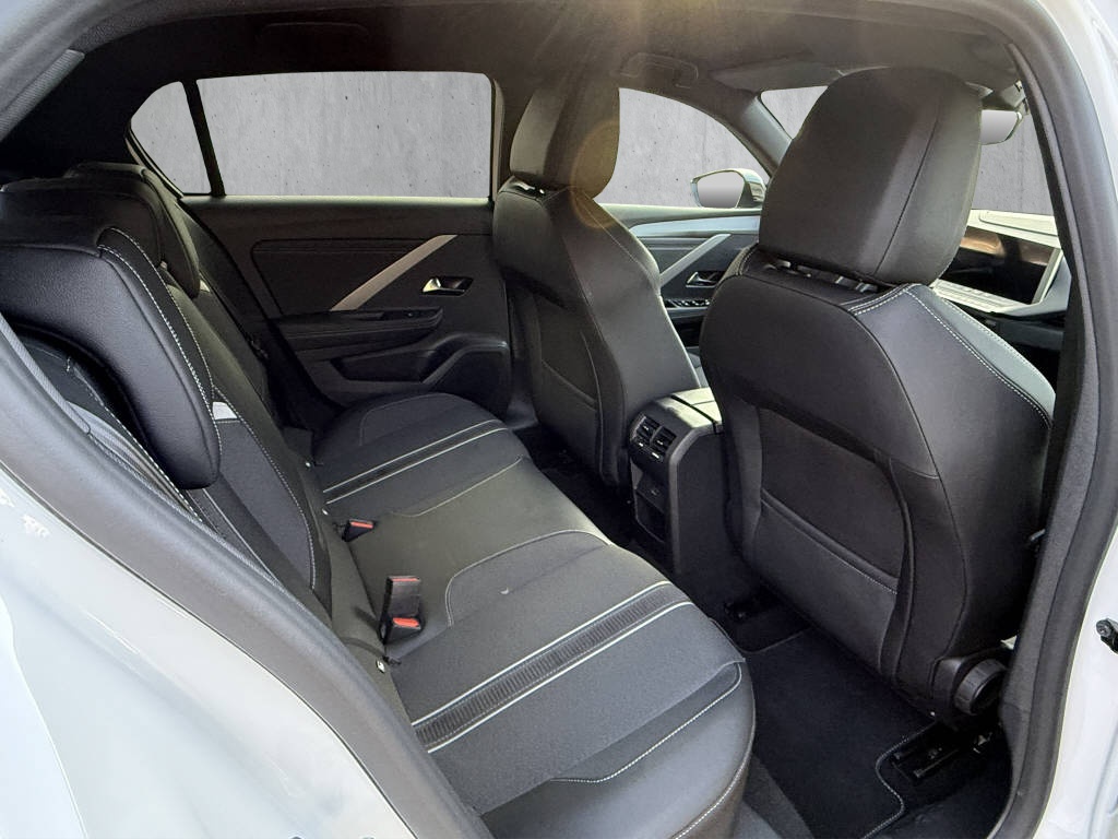 OPEL Astra GS Line 1.2 Turbo-image-13