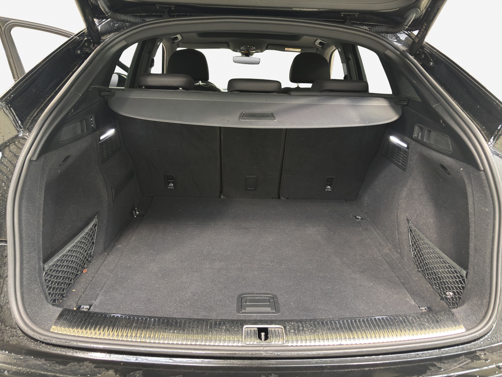 AUDI Q5 Sportback 40 TDI Blackedition quattro S-tronic-image-11