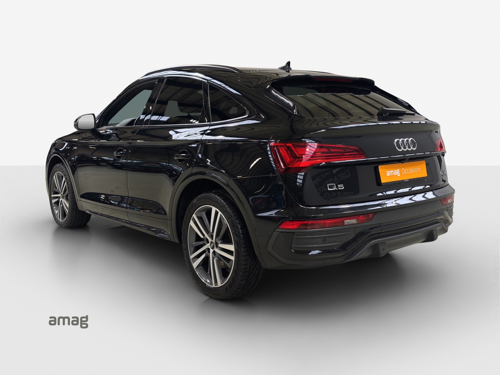 AUDI Q5 Sportback 40 TDI Blackedition quattro S-tronic-image-2
