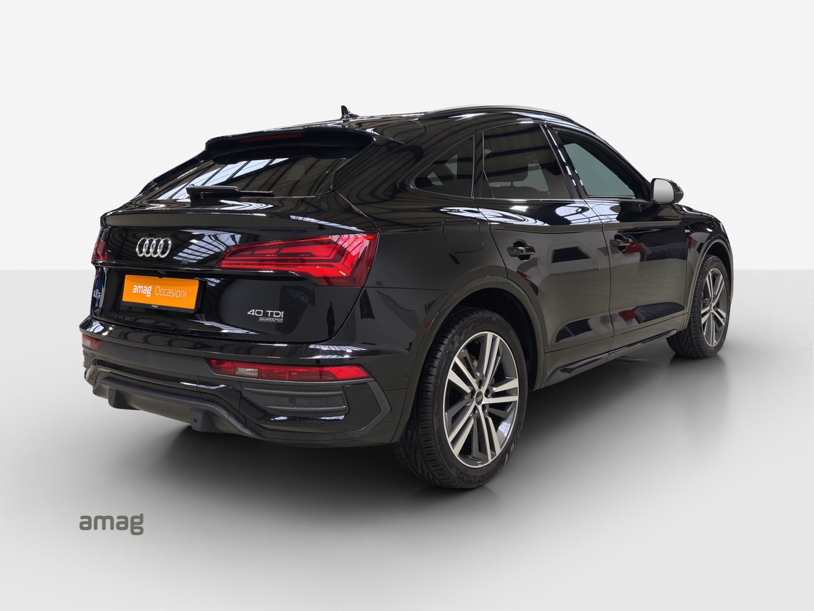 AUDI Q5 Sportback 40 TDI Blackedition quattro S-tronic-image-4