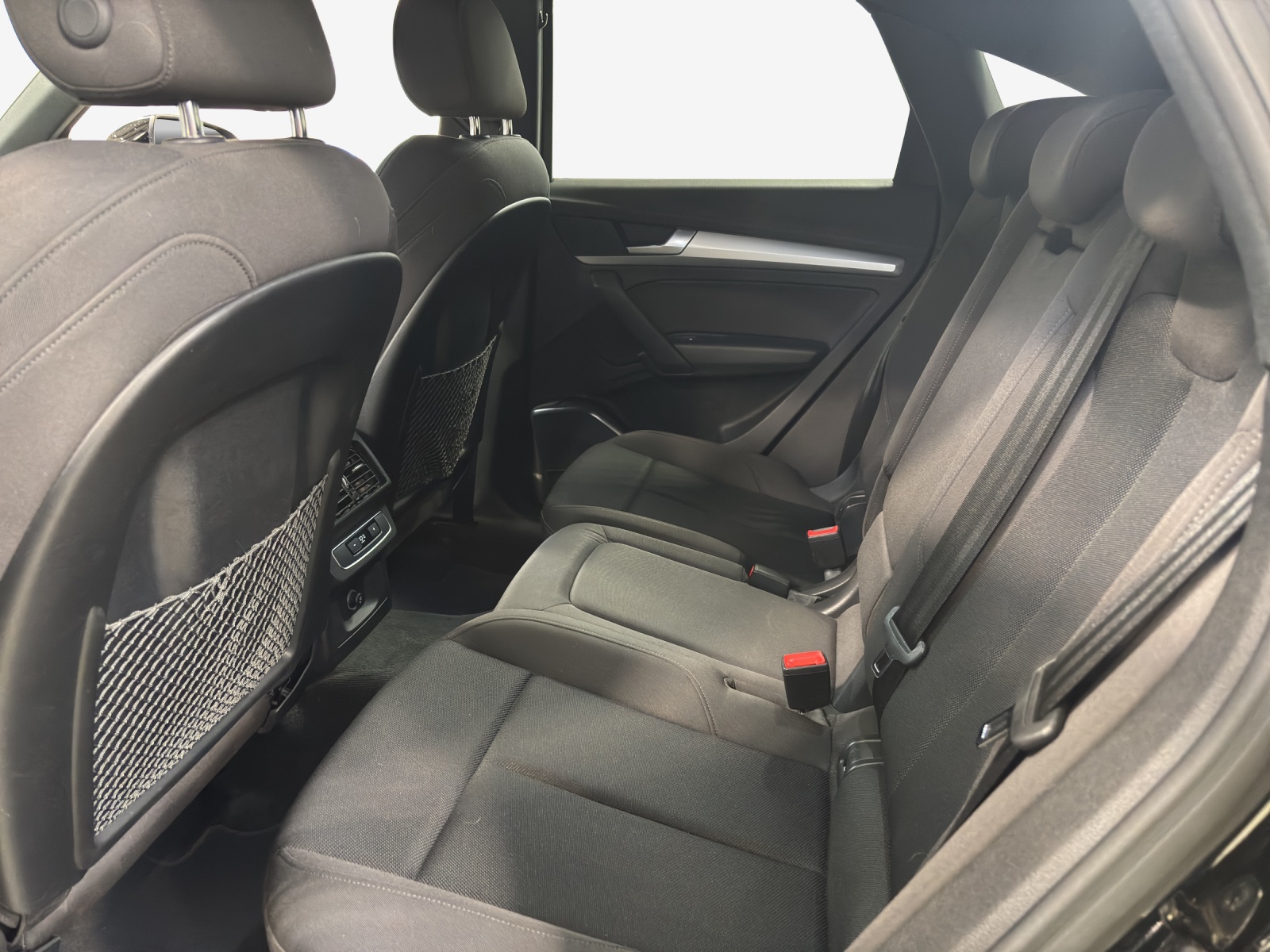 AUDI Q5 Sportback 40 TDI Blackedition quattro S-tronic-image-10