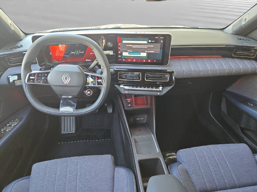 RENAULT R4 E-Tech Comfort Range techno-image-4