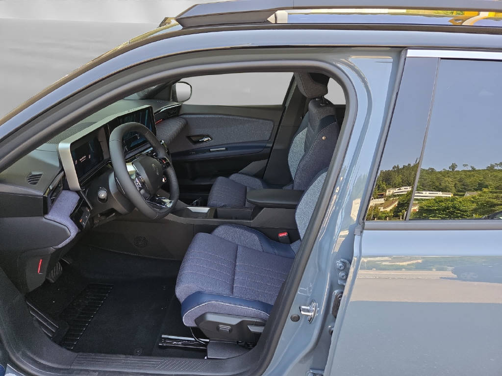 RENAULT R4 E-Tech Comfort Range techno-image-3