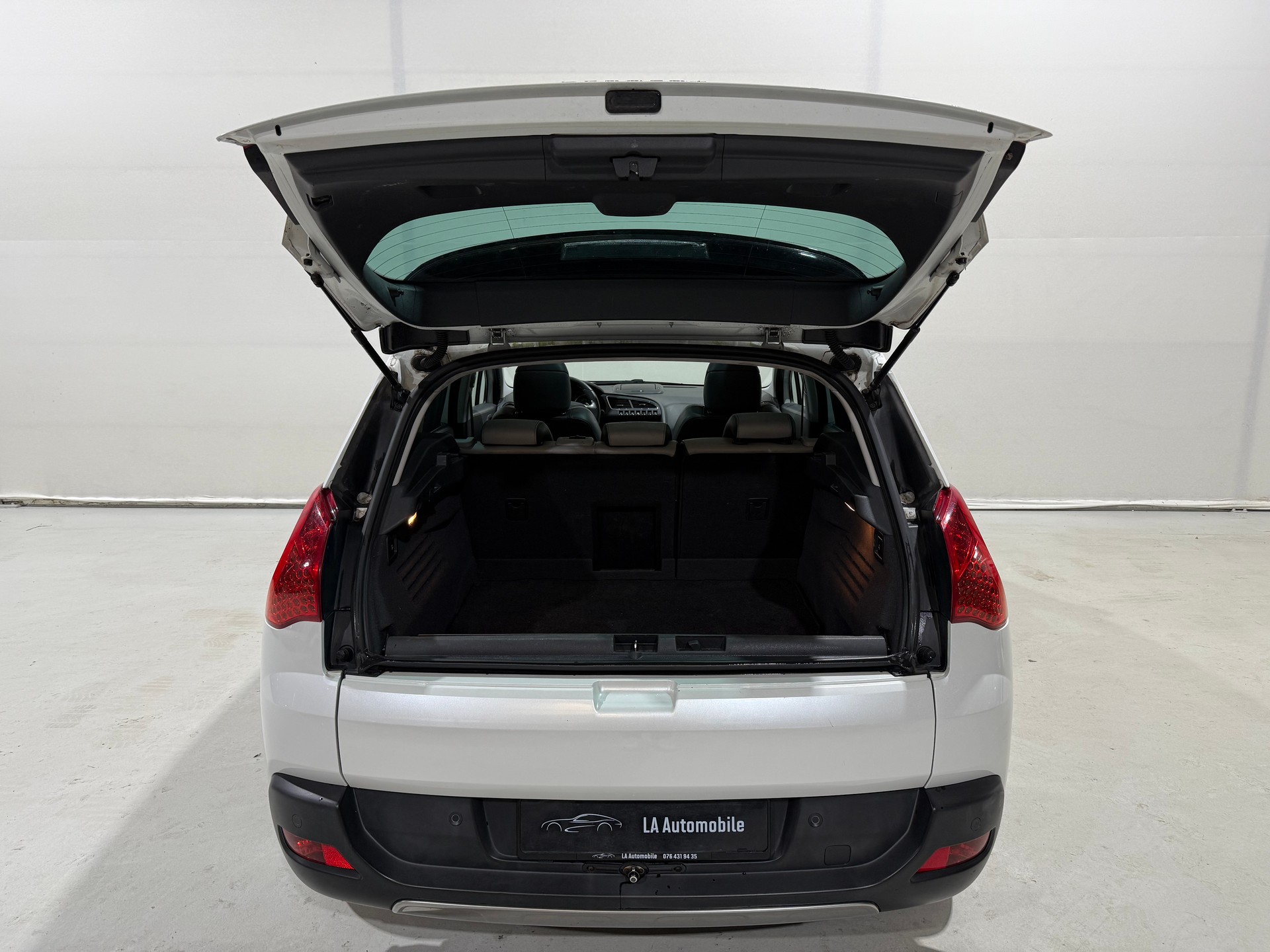 PEUGEOT 3008 HYbrid4 2.0 HDI EGS6-image-9