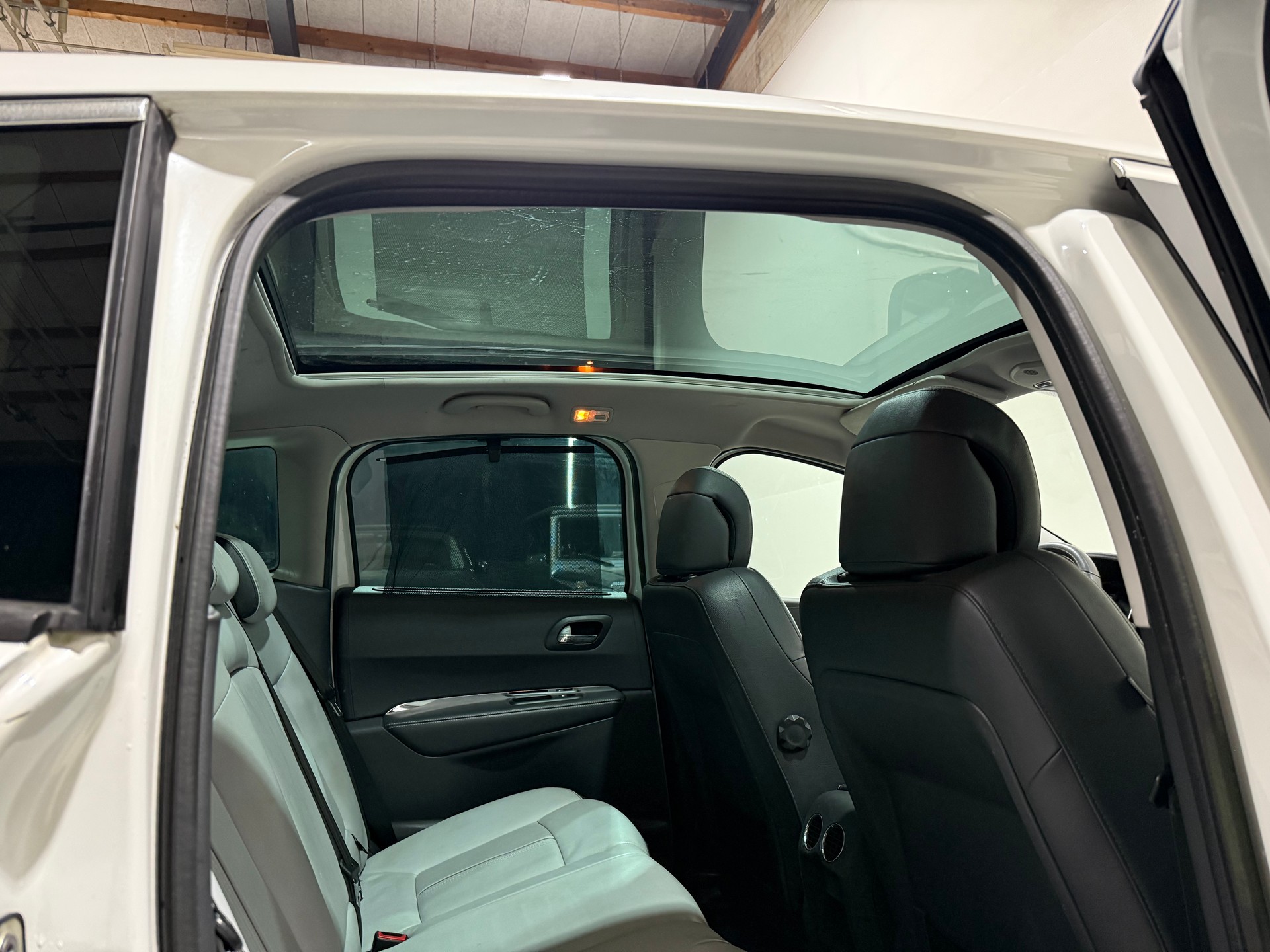 PEUGEOT 3008 HYbrid4 2.0 HDI EGS6-image-11