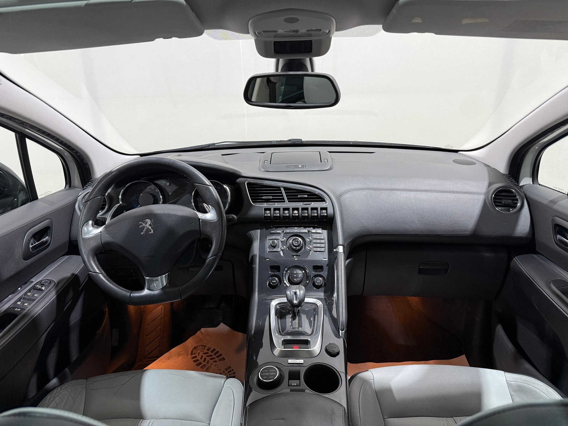 PEUGEOT 3008 HYbrid4 2.0 HDI EGS6-image-10
