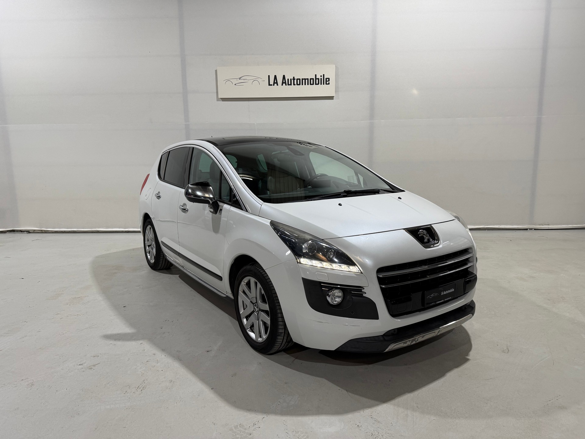 PEUGEOT 3008 HYbrid4 2.0 HDI EGS6-image-3