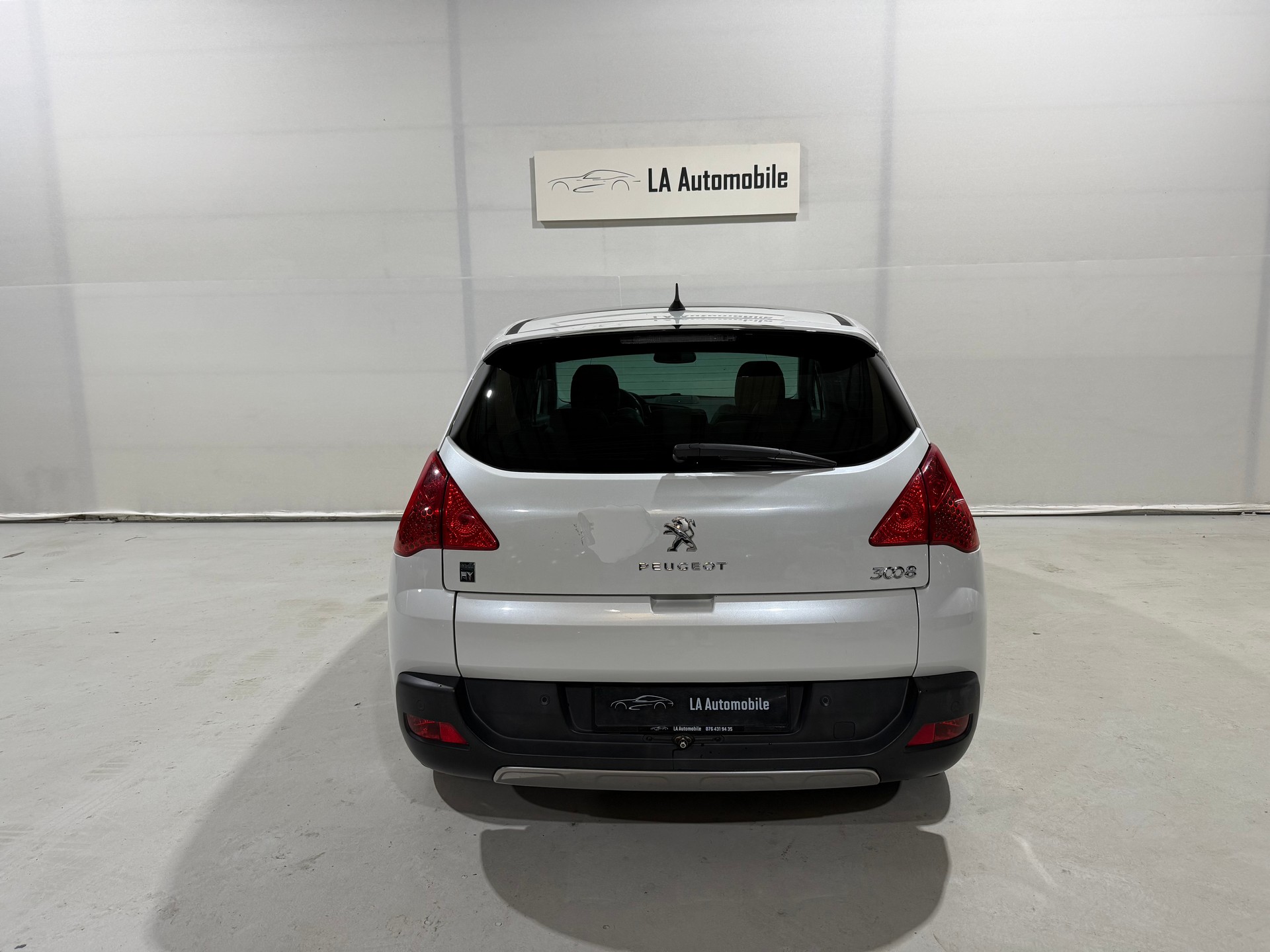 PEUGEOT 3008 HYbrid4 2.0 HDI EGS6-image-6