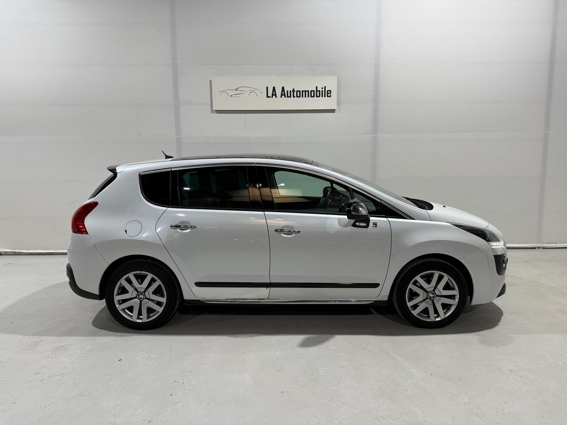 PEUGEOT 3008 HYbrid4 2.0 HDI EGS6-image-5