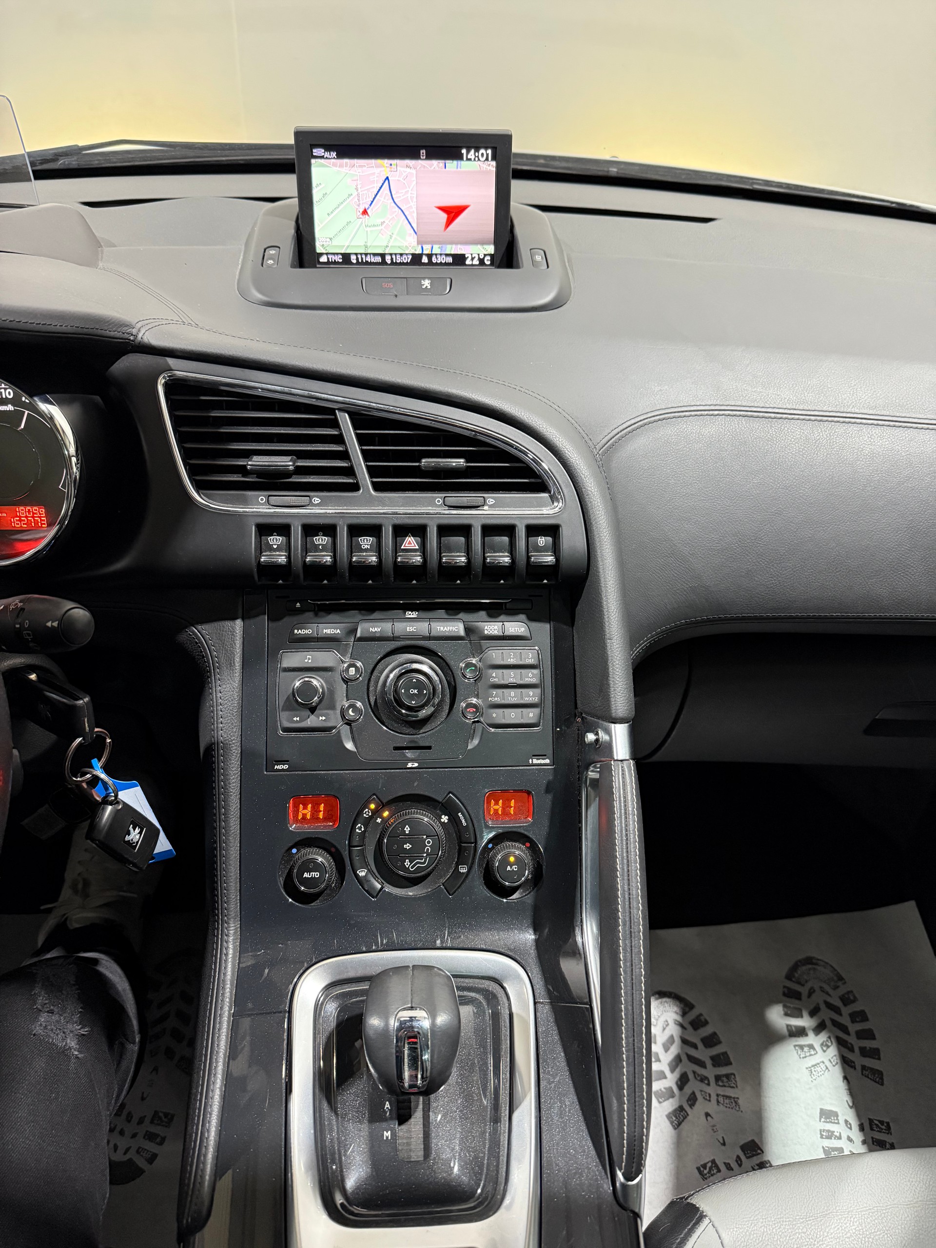 PEUGEOT 3008 HYbrid4 2.0 HDI EGS6-image-14