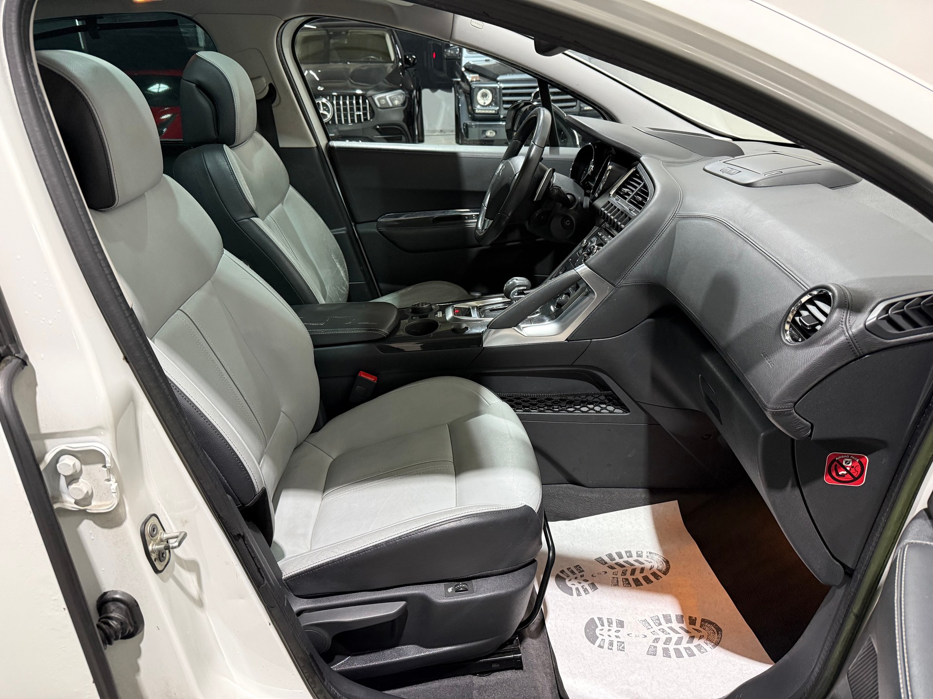 PEUGEOT 3008 HYbrid4 2.0 HDI EGS6-image-15