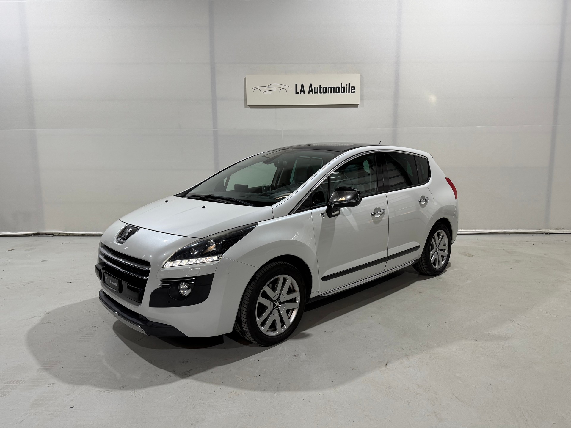 PEUGEOT 3008 HYbrid4 2.0 HDI EGS6-image-0
