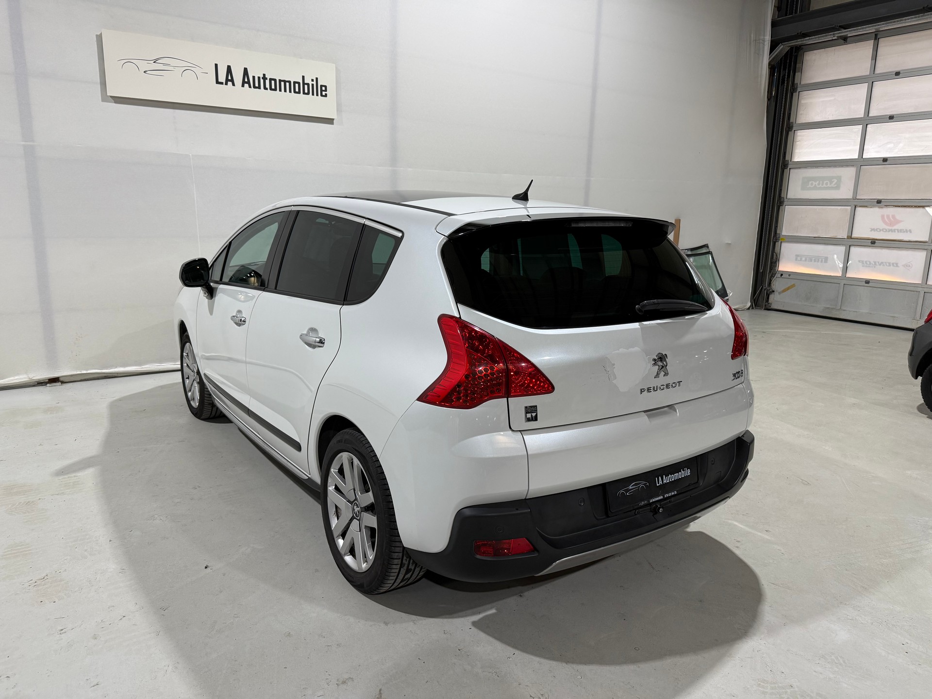 PEUGEOT 3008 HYbrid4 2.0 HDI EGS6-image-8