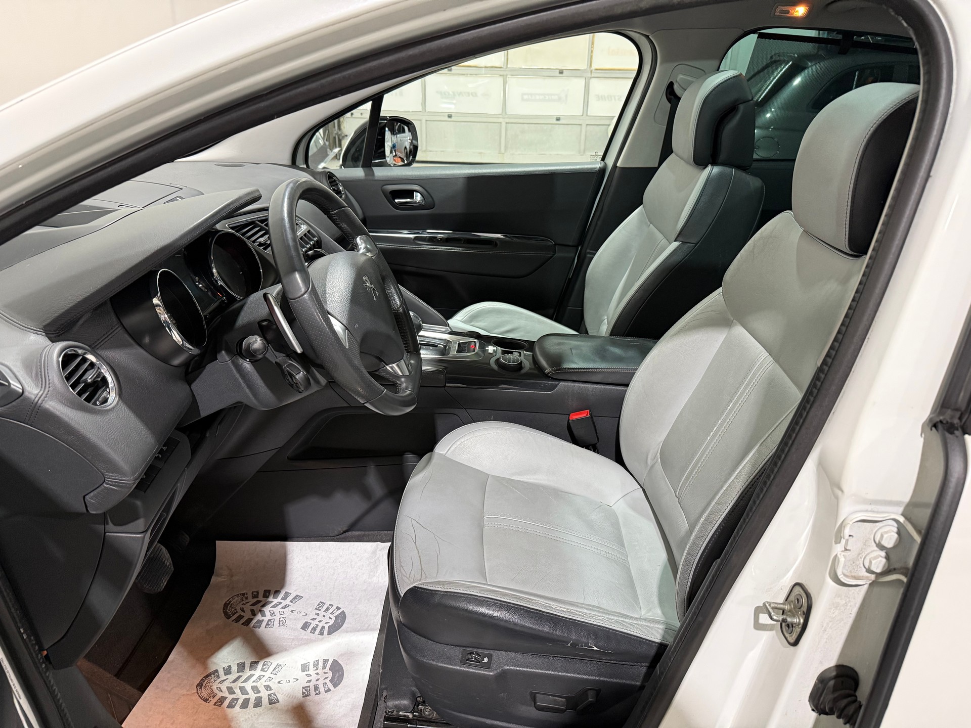 PEUGEOT 3008 HYbrid4 2.0 HDI EGS6-image-13