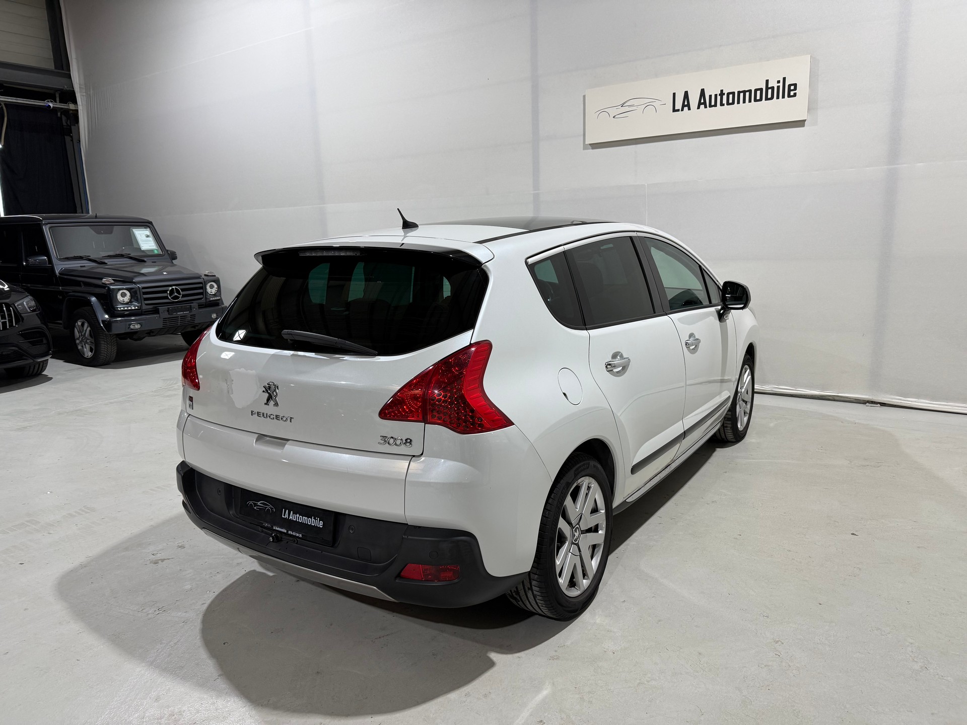 PEUGEOT 3008 HYbrid4 2.0 HDI EGS6-image-7