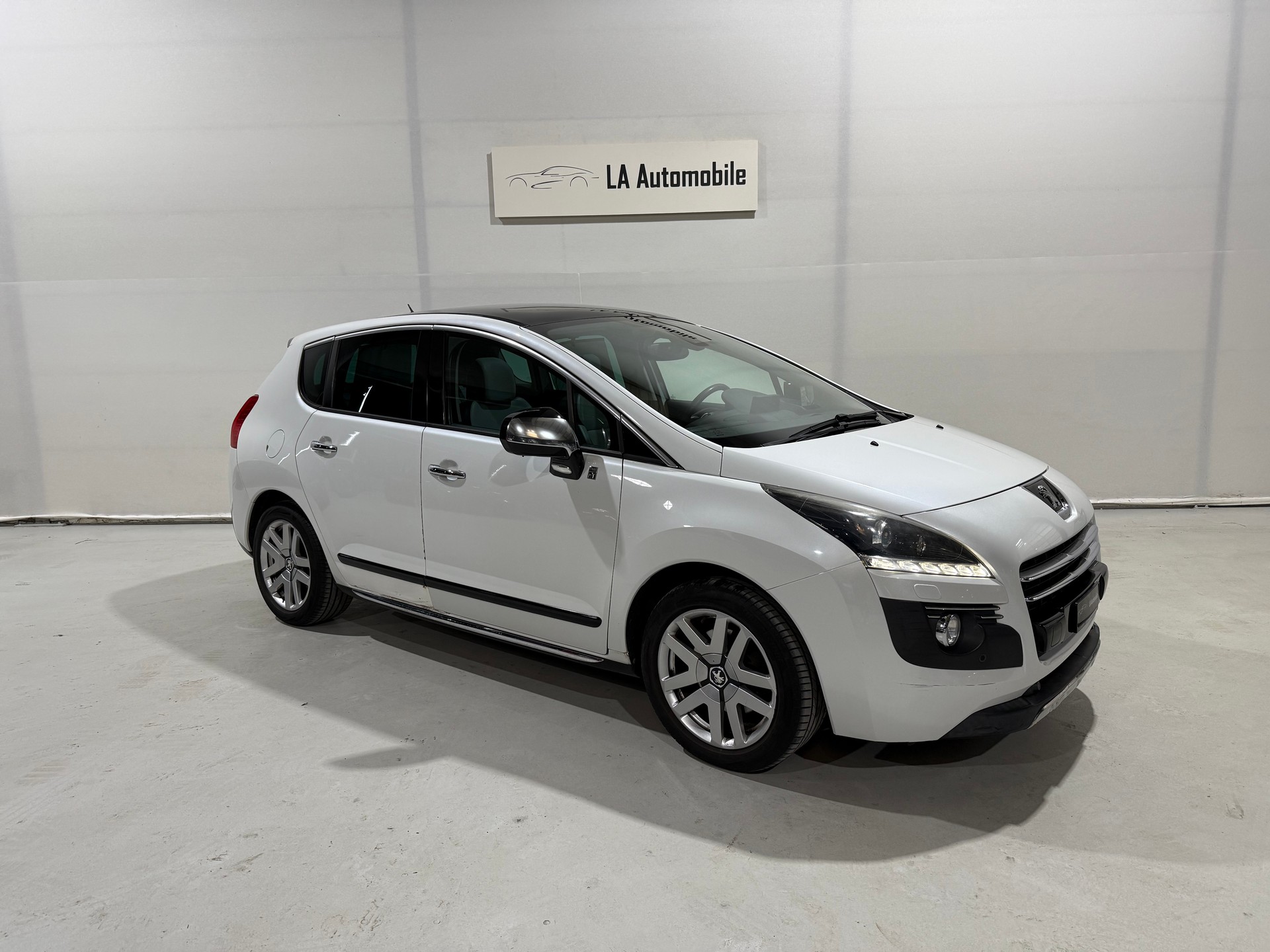PEUGEOT 3008 HYbrid4 2.0 HDI EGS6-image-4
