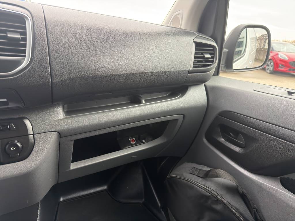 PEUGEOT Expert 75 KWh Premium Standard-image-12