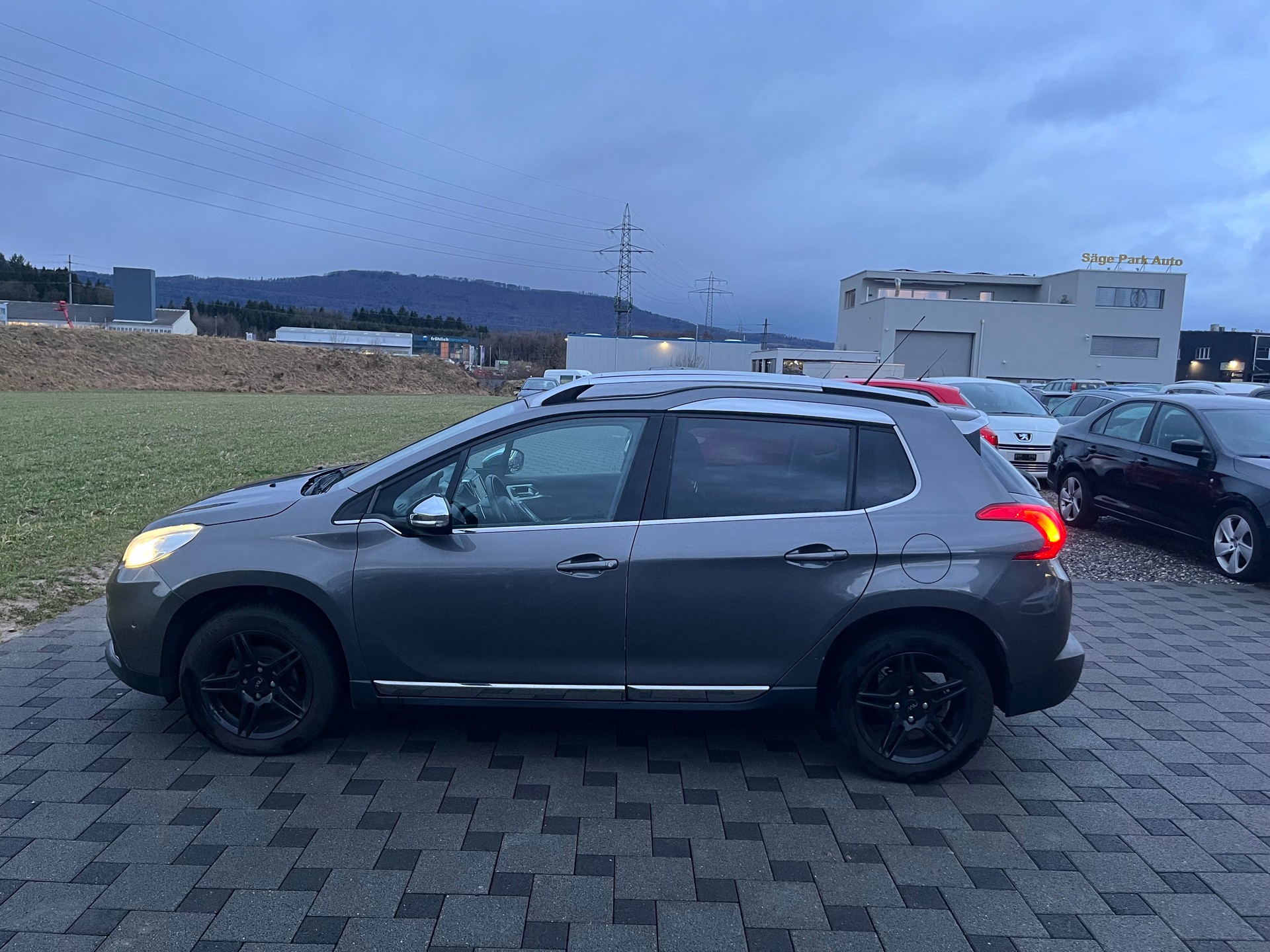 PEUGEOT 2008 1.6 e-HDi Allure EGS6-image-3