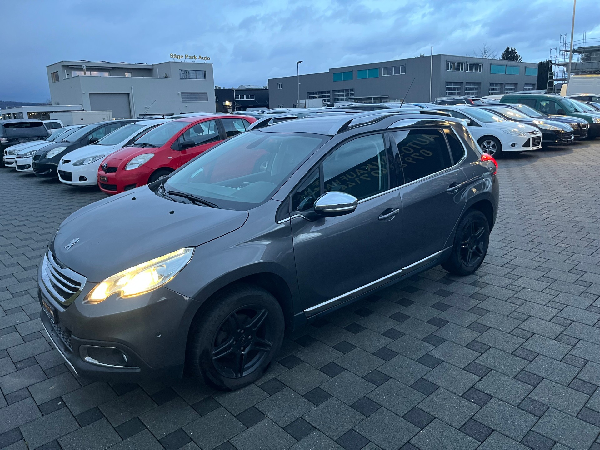 PEUGEOT 2008 1.6 e-HDi Allure EGS6-image-2