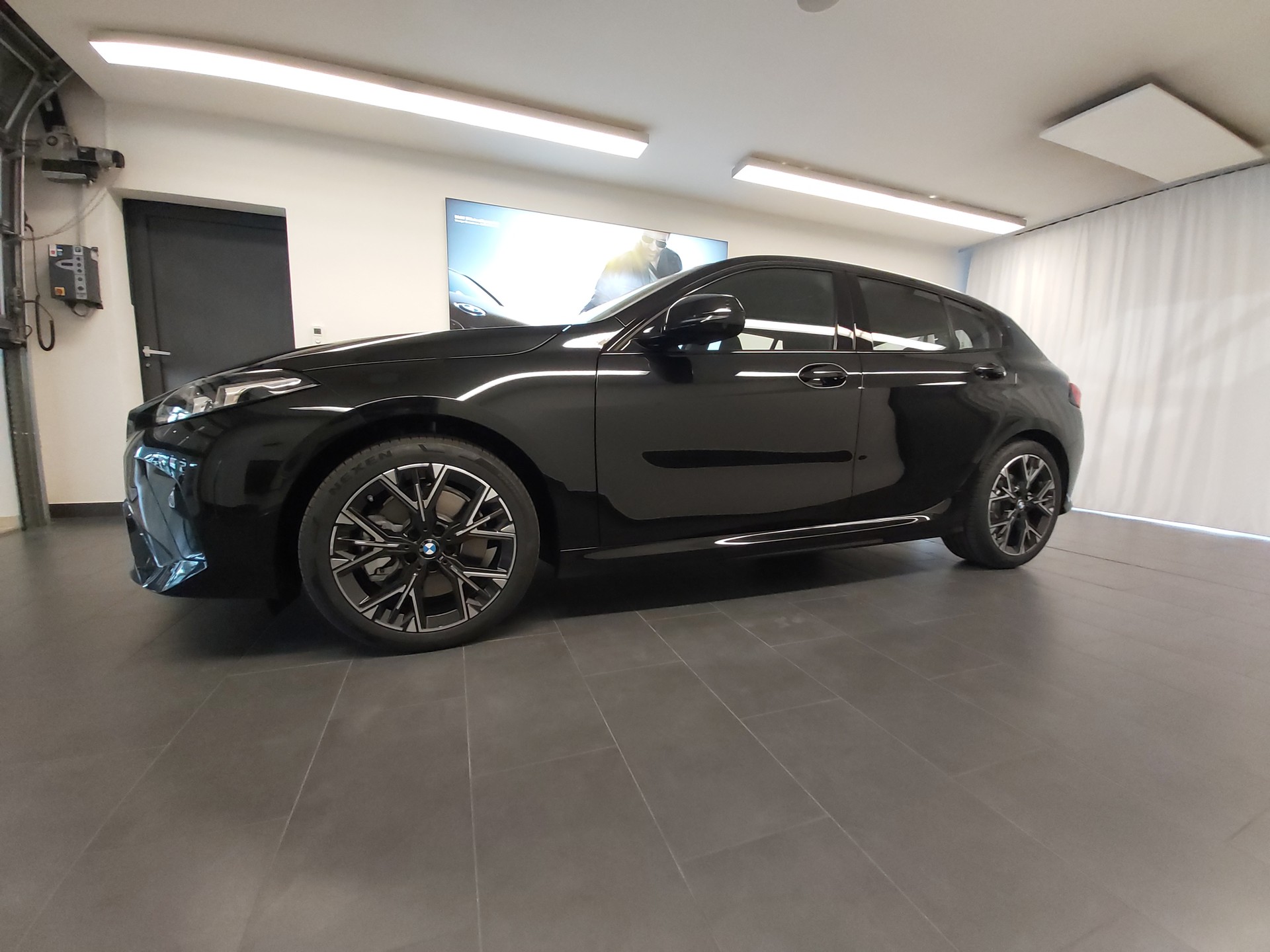 BMW 123 xDrive-image-3