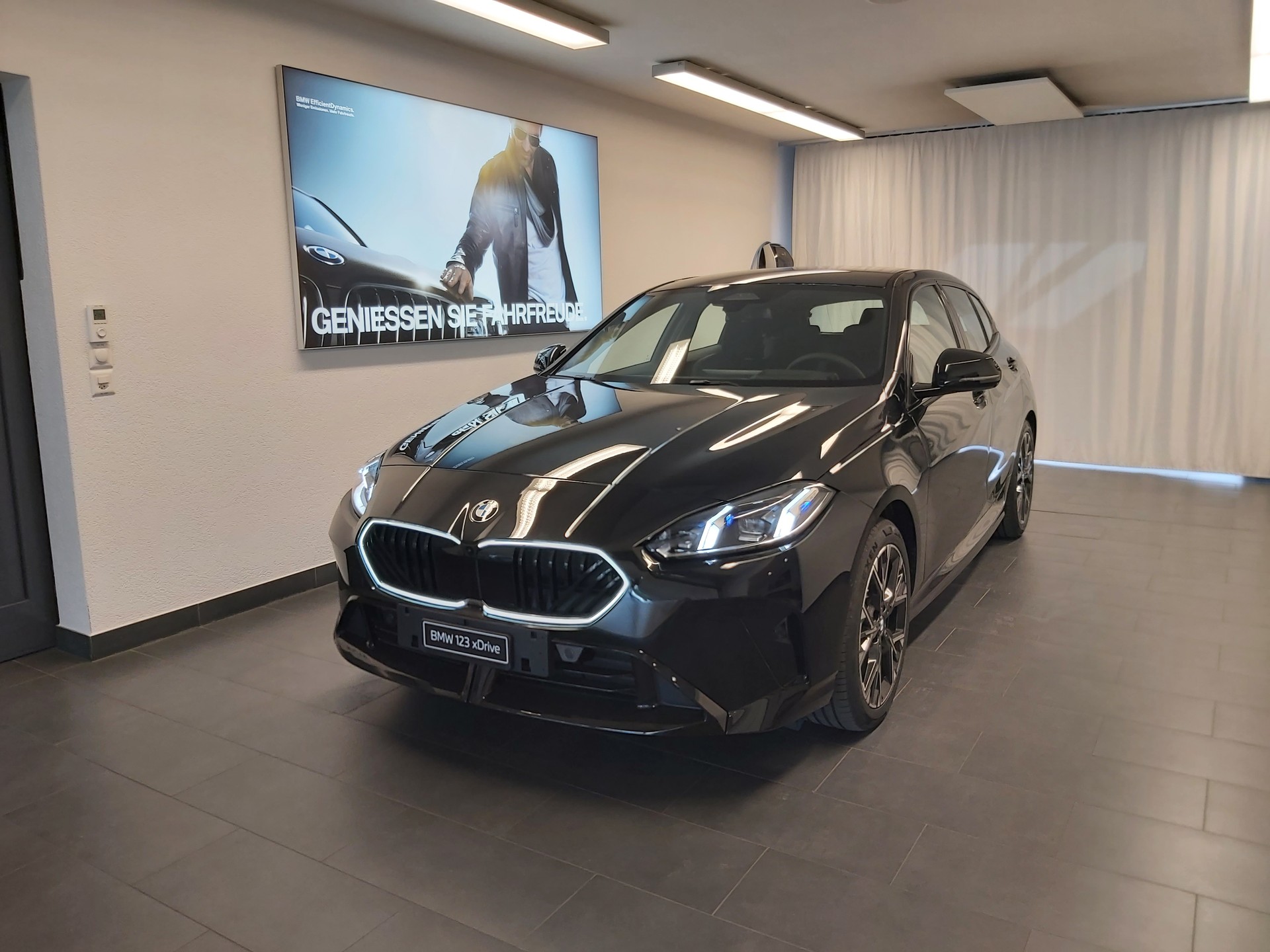 BMW 123 xDrive-image-0