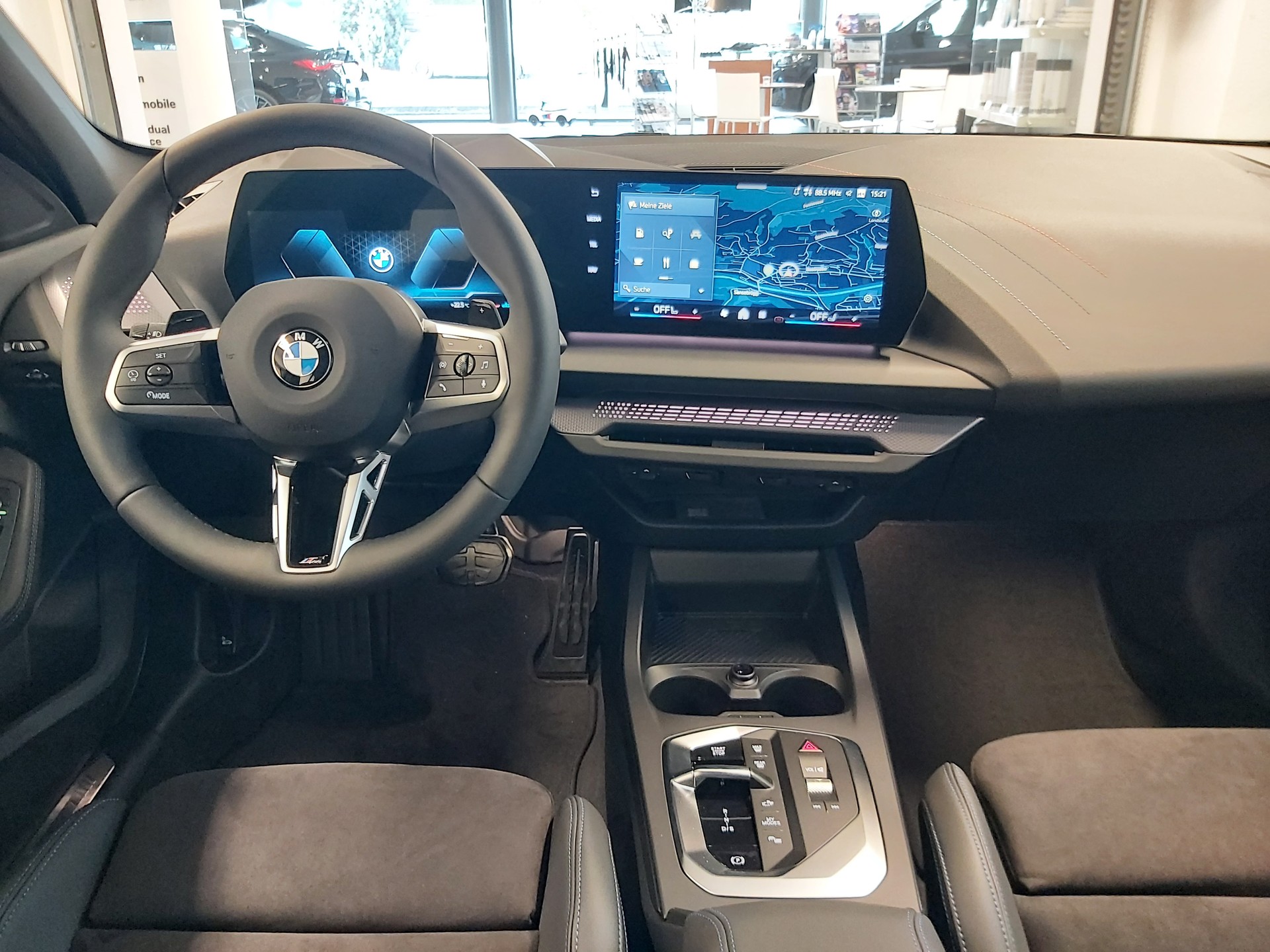 BMW 123 xDrive-image-12