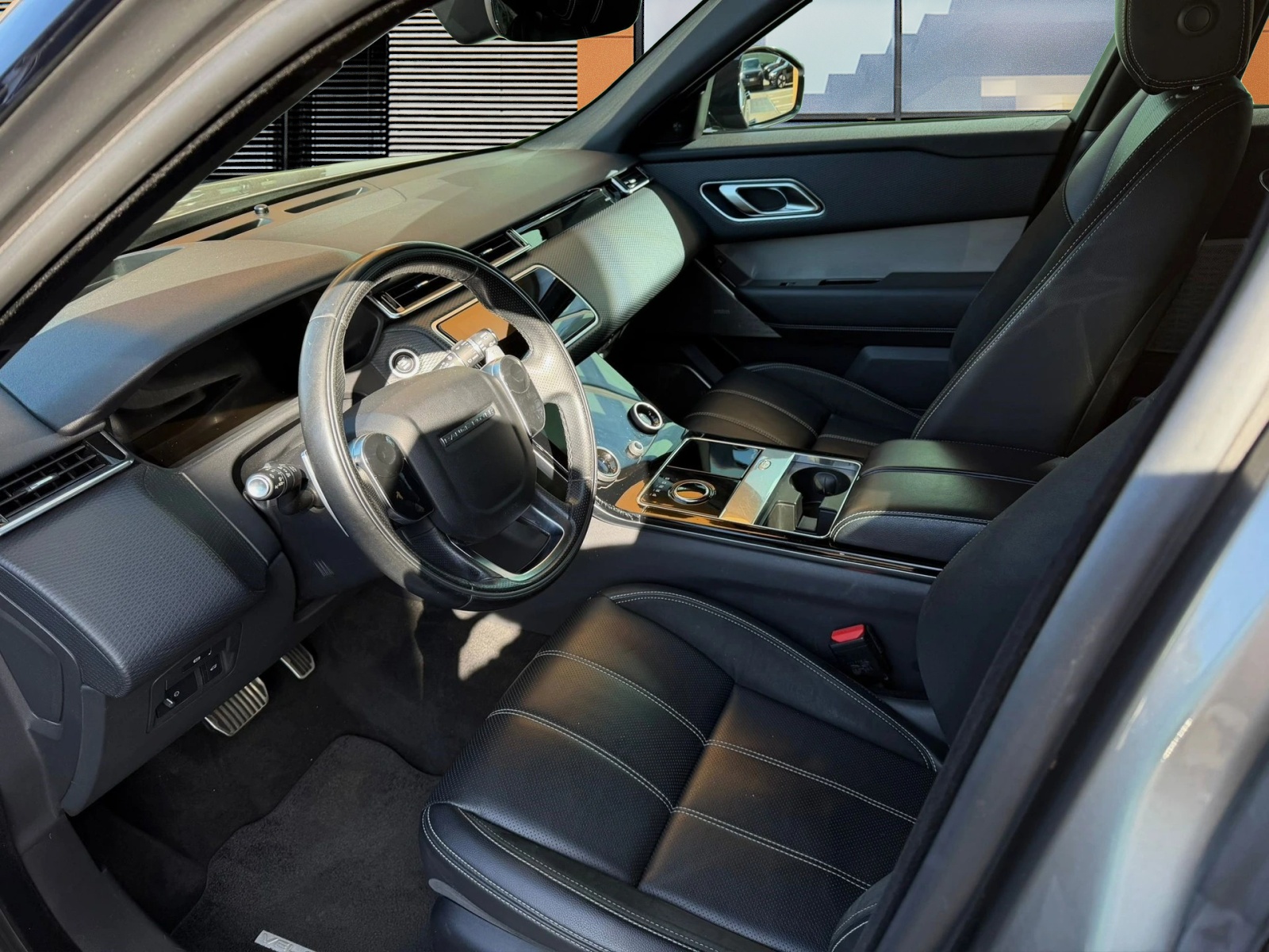 LAND ROVER Range Rover Velar 2.0 D 240 R-Dynamic SE-image-7