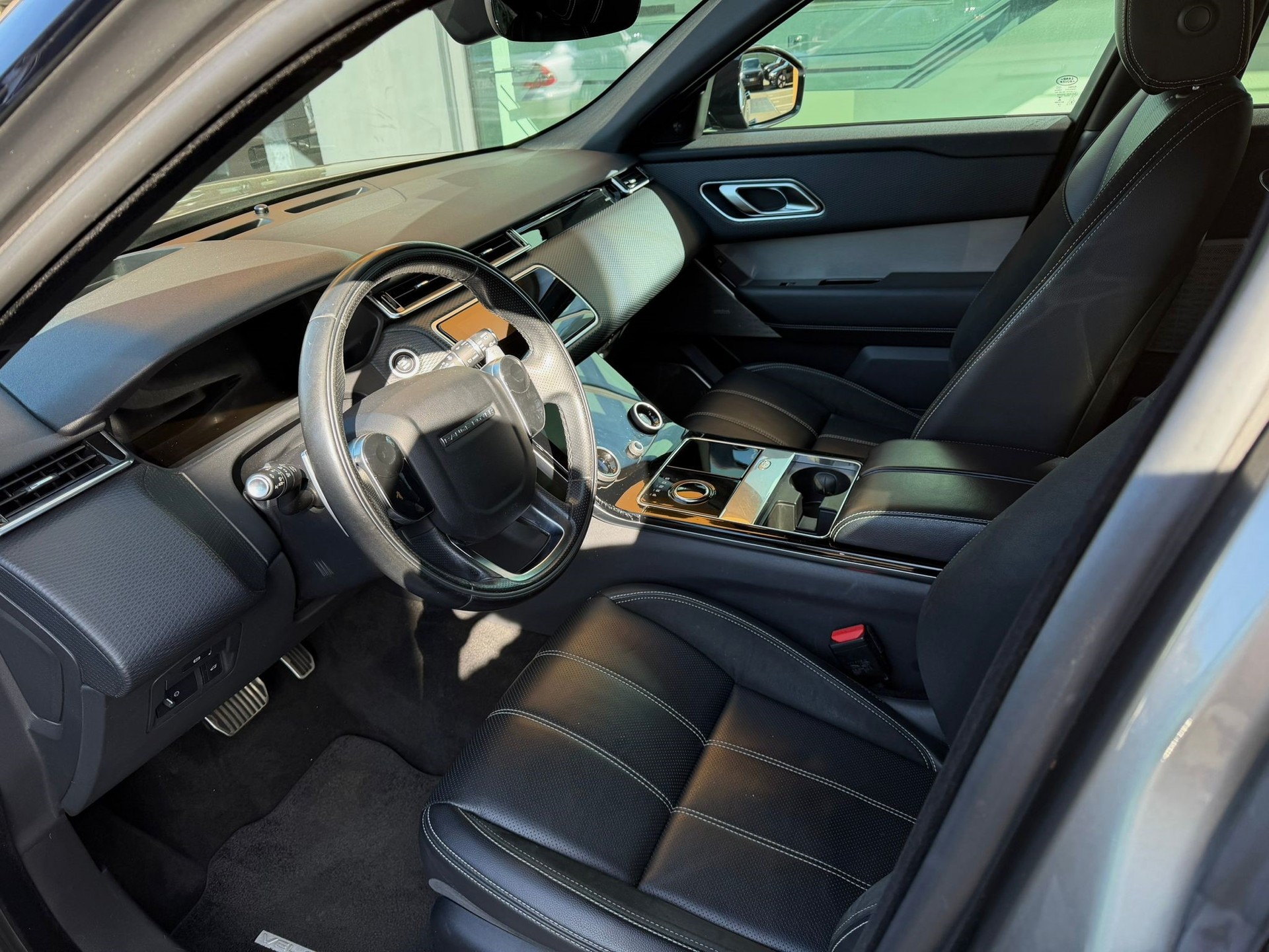 LAND ROVER Range Rover Velar 2.0 D 240 R-Dynamic SE-image-2