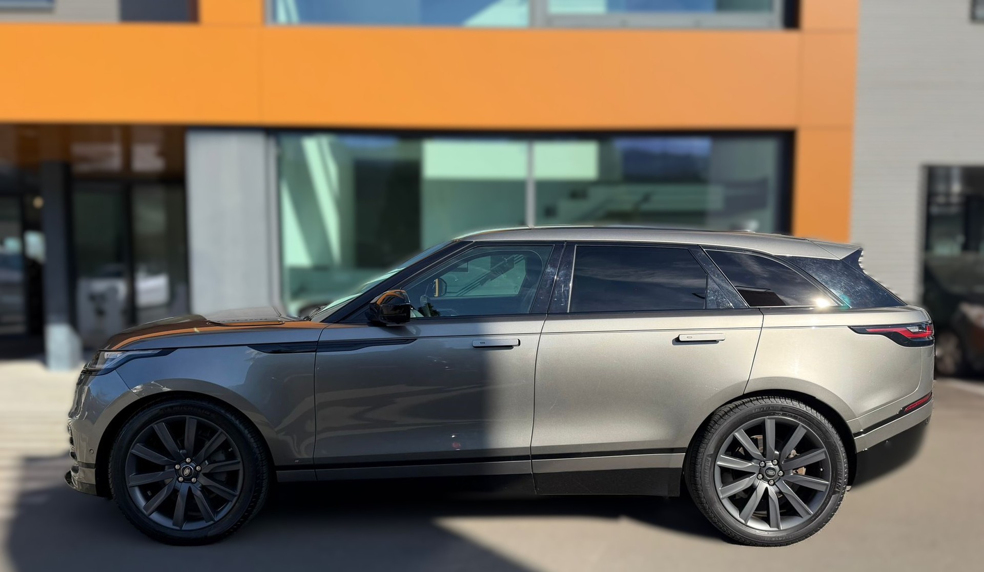 LAND ROVER Range Rover Velar 2.0 D 240 R-Dynamic SE-image-5