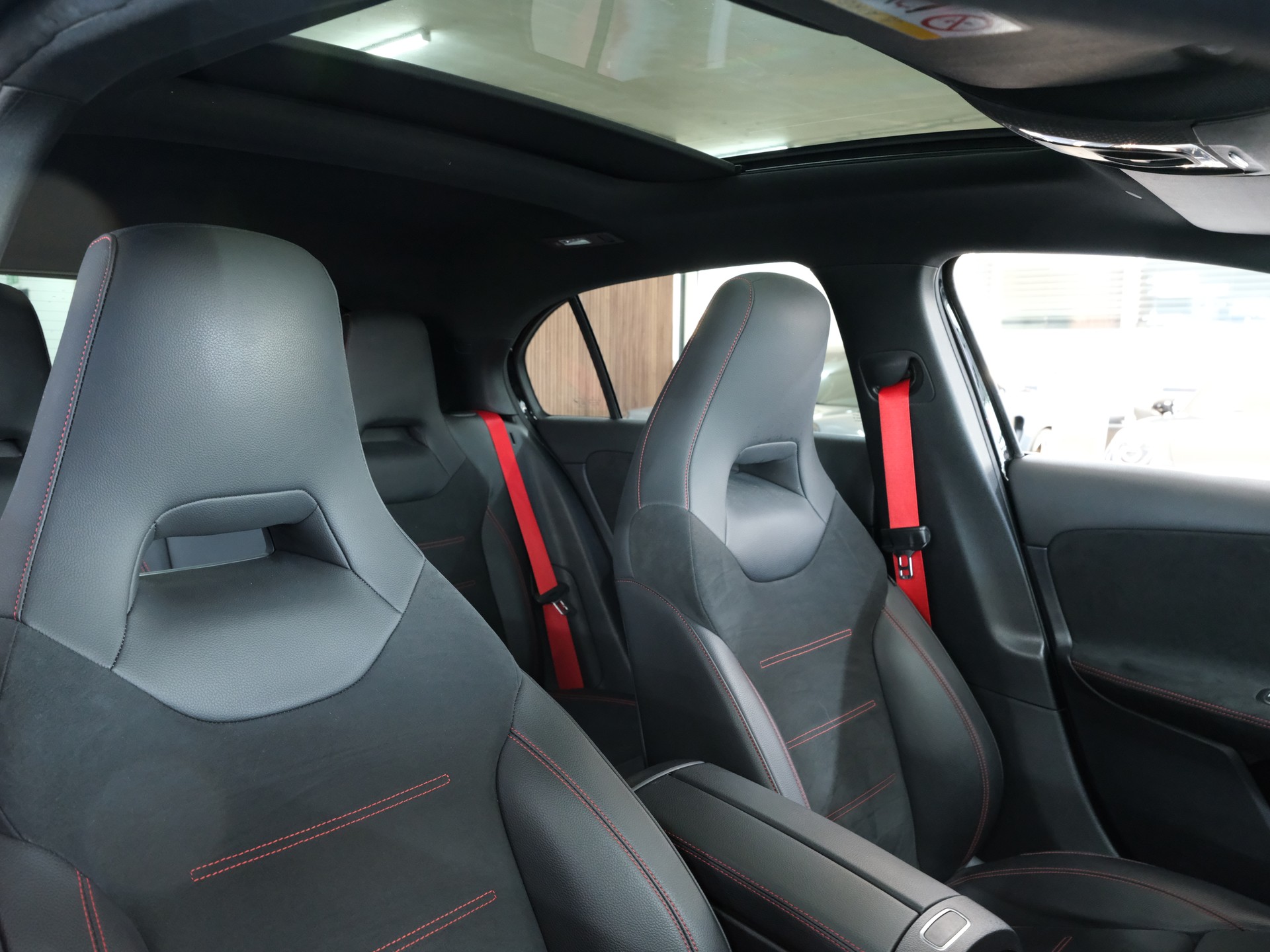 MERCEDES-BENZ A 35 AMG 4Matic Edition 1 Speedshift-image-24