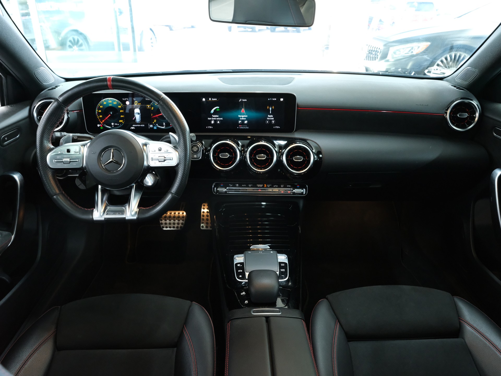 MERCEDES-BENZ A 35 AMG 4Matic Edition 1 Speedshift-image-17