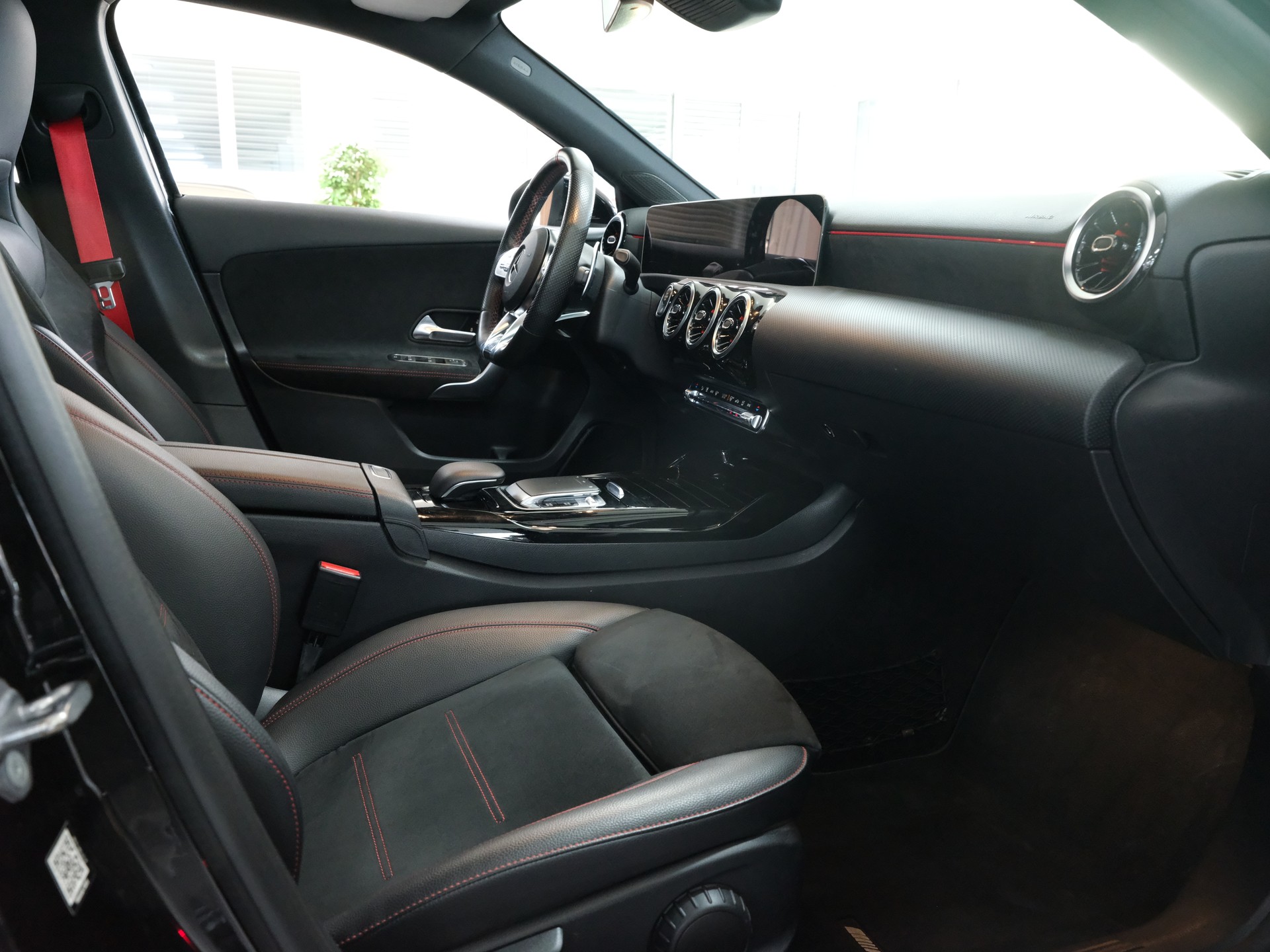 MERCEDES-BENZ A 35 AMG 4Matic Edition 1 Speedshift-image-22