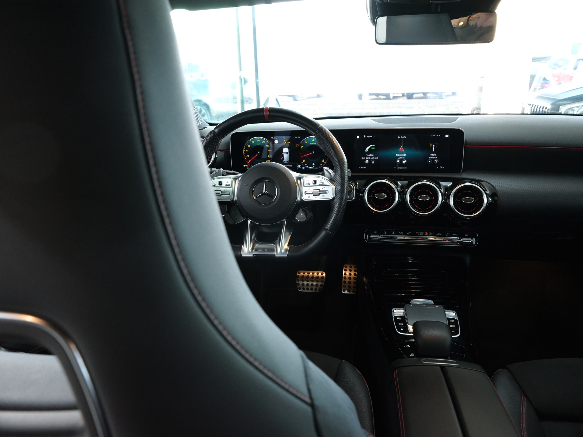 MERCEDES-BENZ A 35 AMG 4Matic Edition 1 Speedshift-image-16