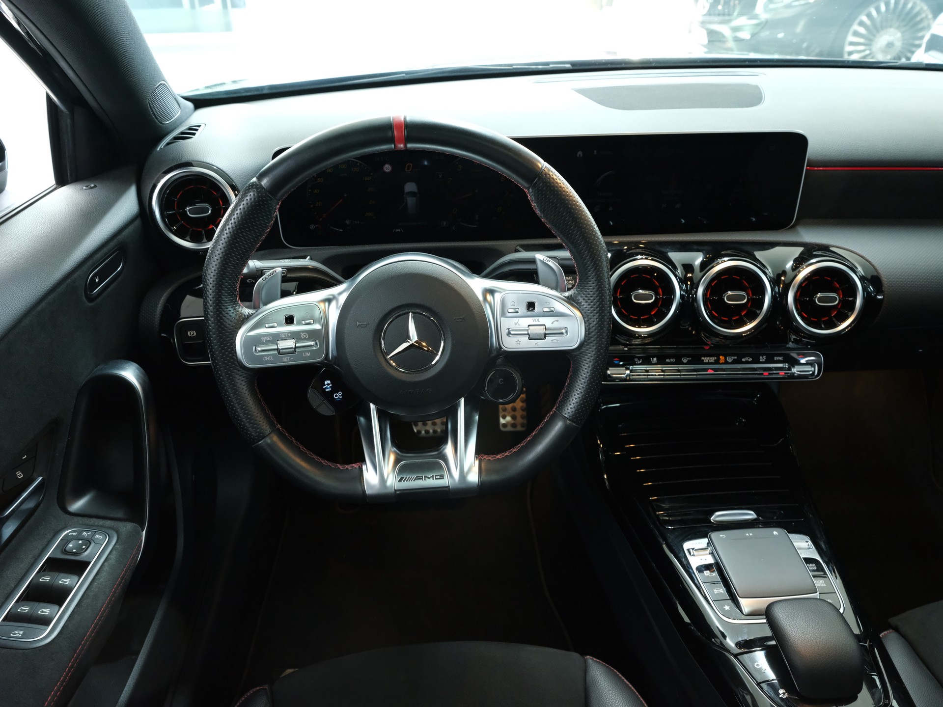 MERCEDES-BENZ A 35 AMG 4Matic Edition 1 Speedshift-image-15
