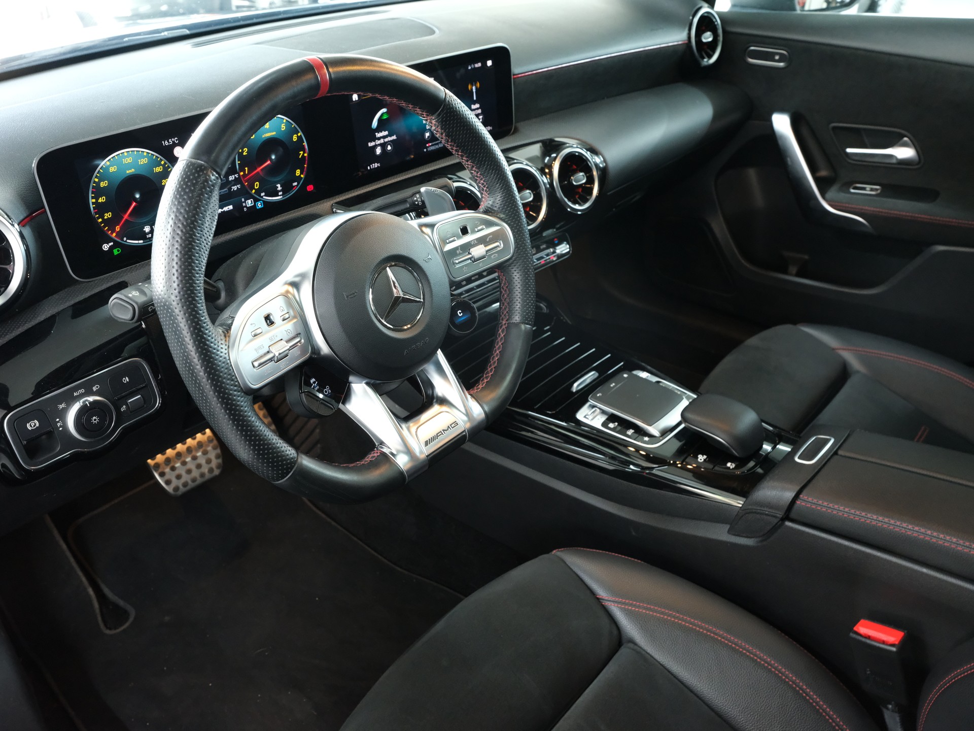MERCEDES-BENZ A 35 AMG 4Matic Edition 1 Speedshift-image-12