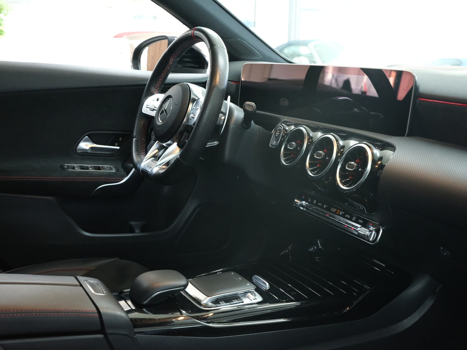 MERCEDES-BENZ A 35 AMG 4Matic Edition 1 Speedshift-image-21